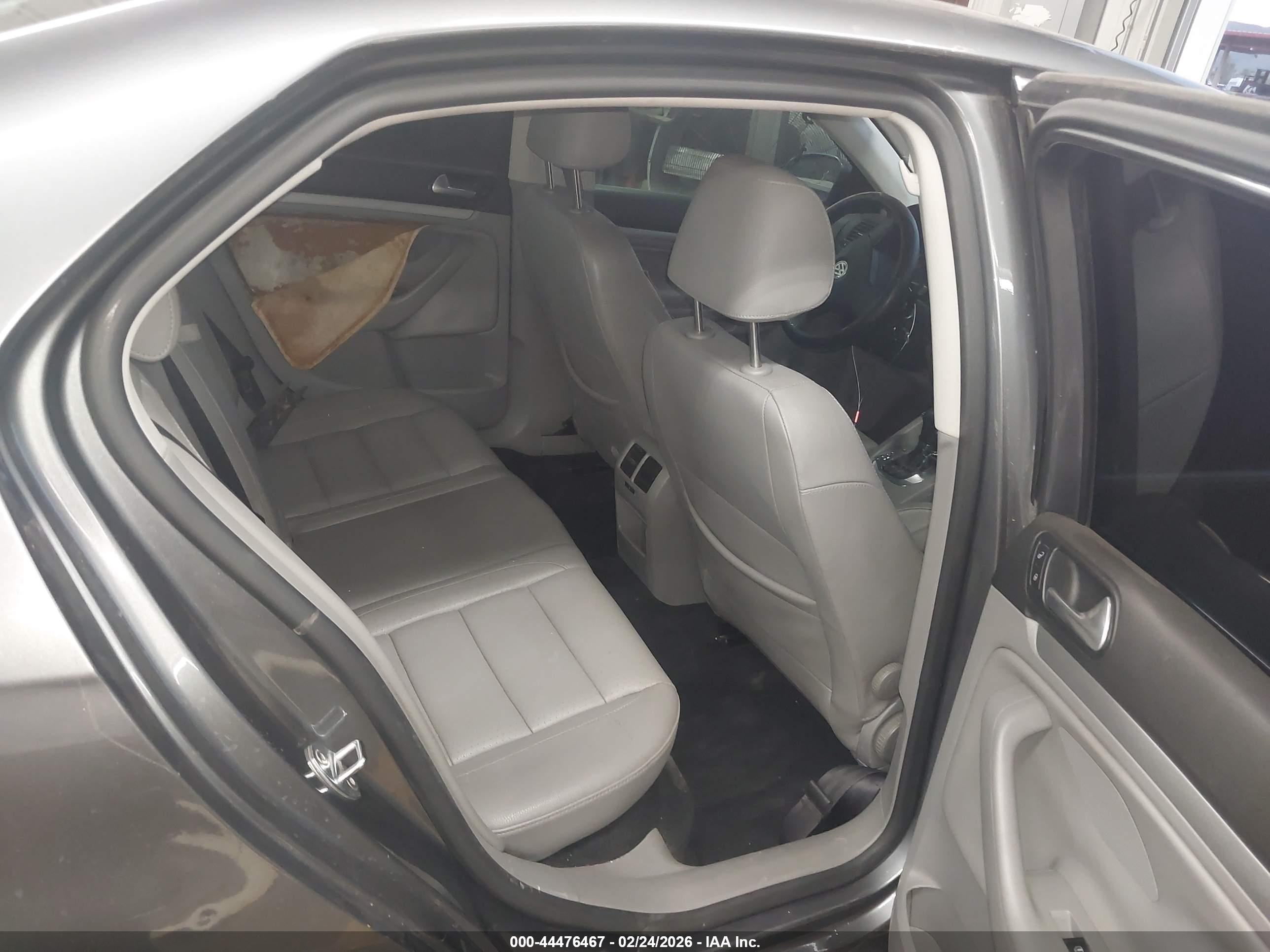 VOLKSWAGEN JETTA image 8