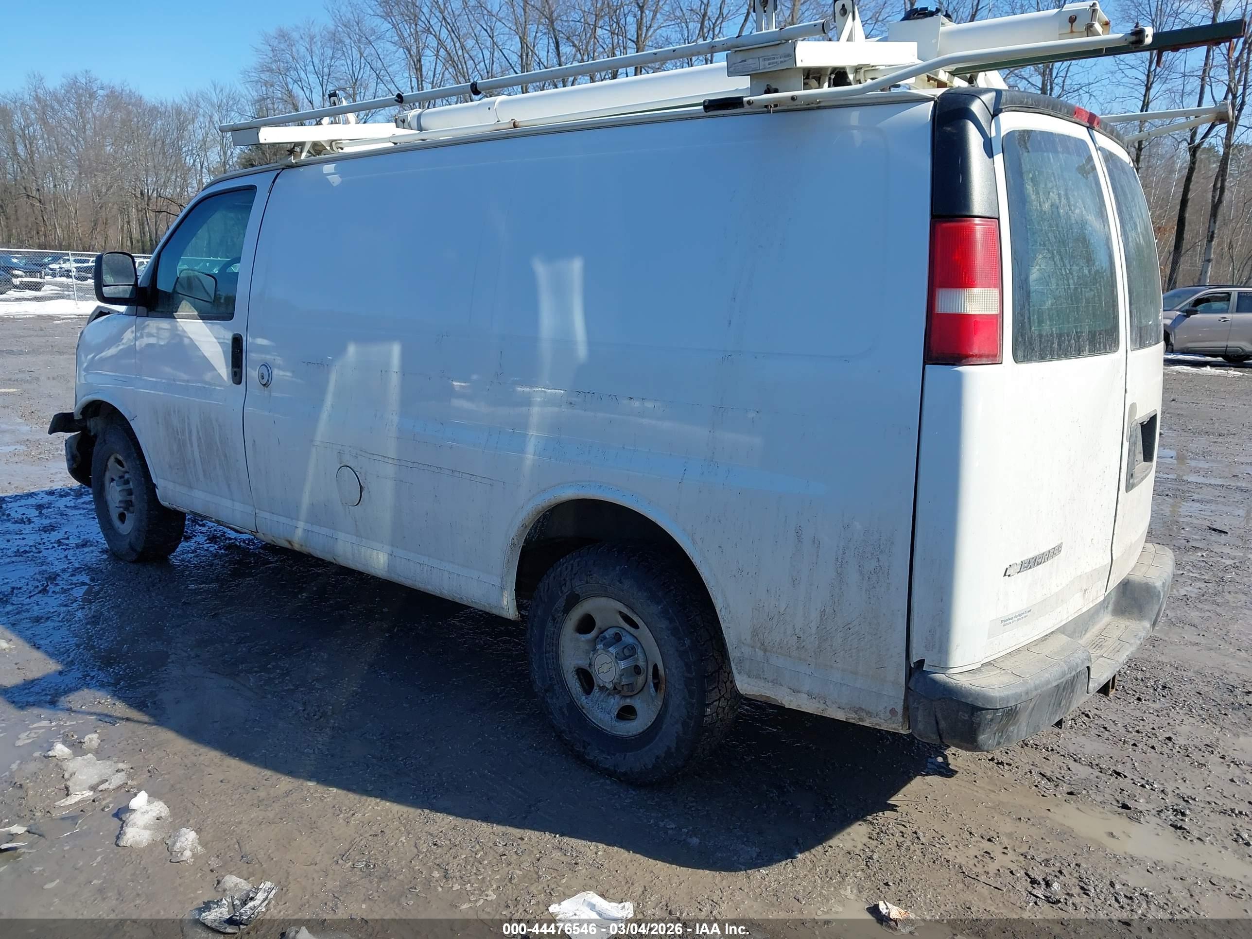 CHEVROLET EXPRESS image 3