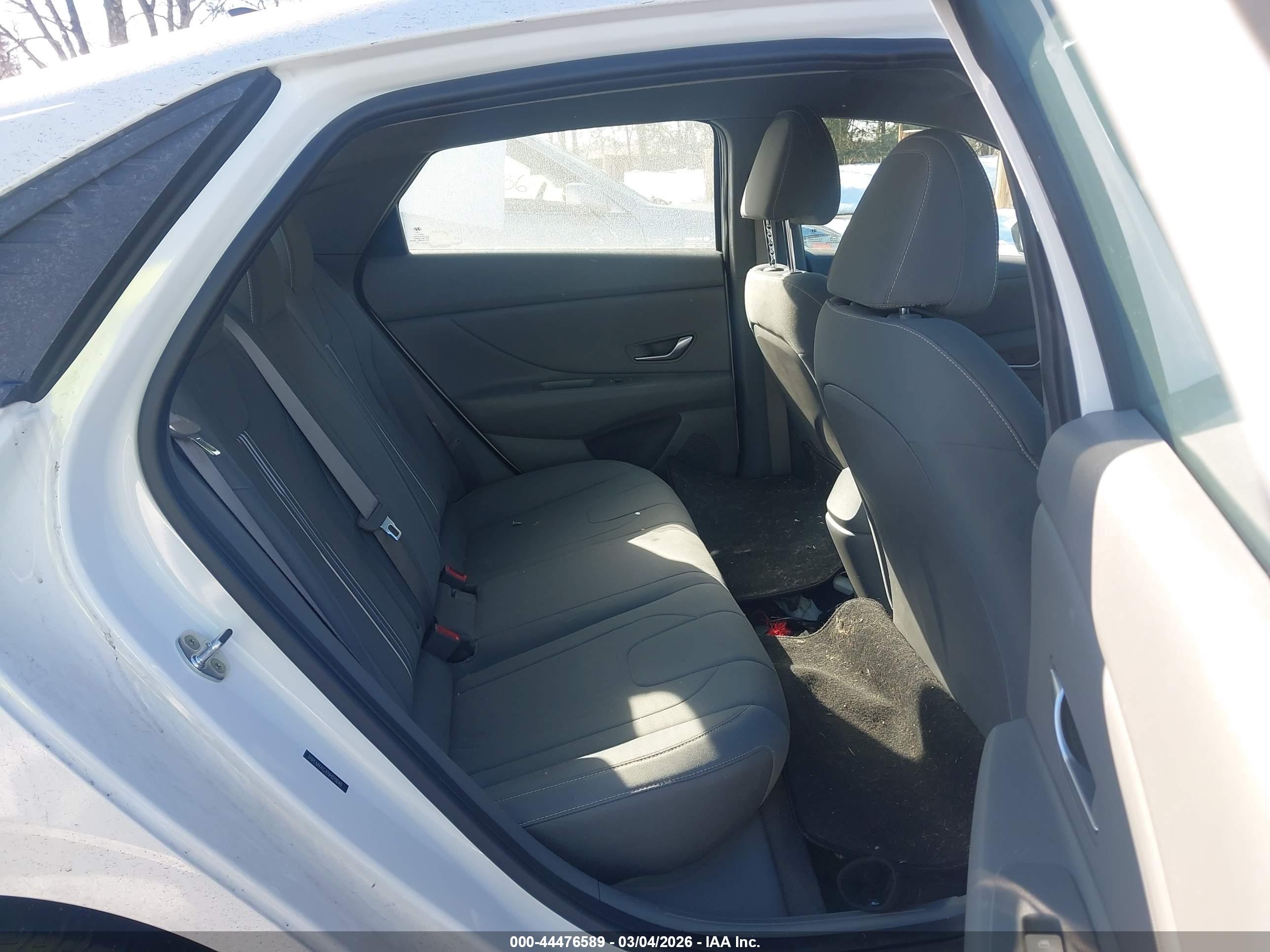HYUNDAI ELANTRA image 8