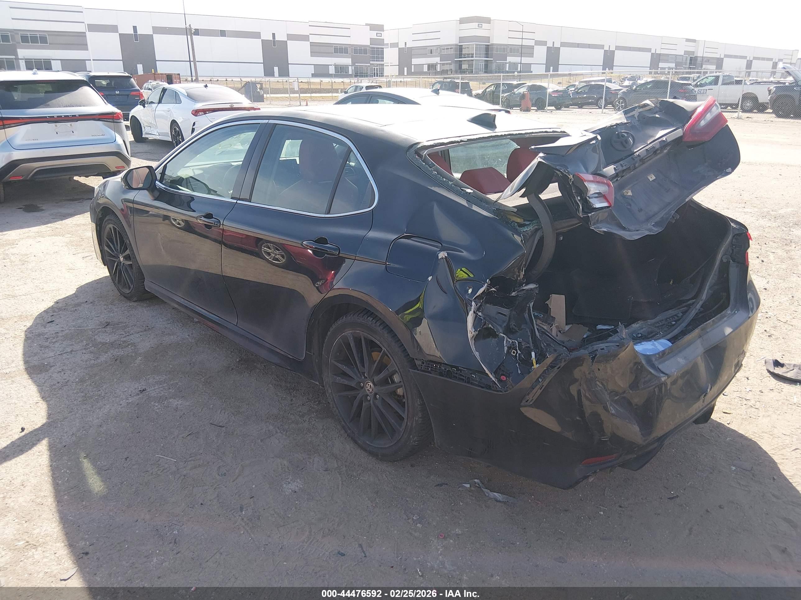TOYOTA CAMRY image 3
