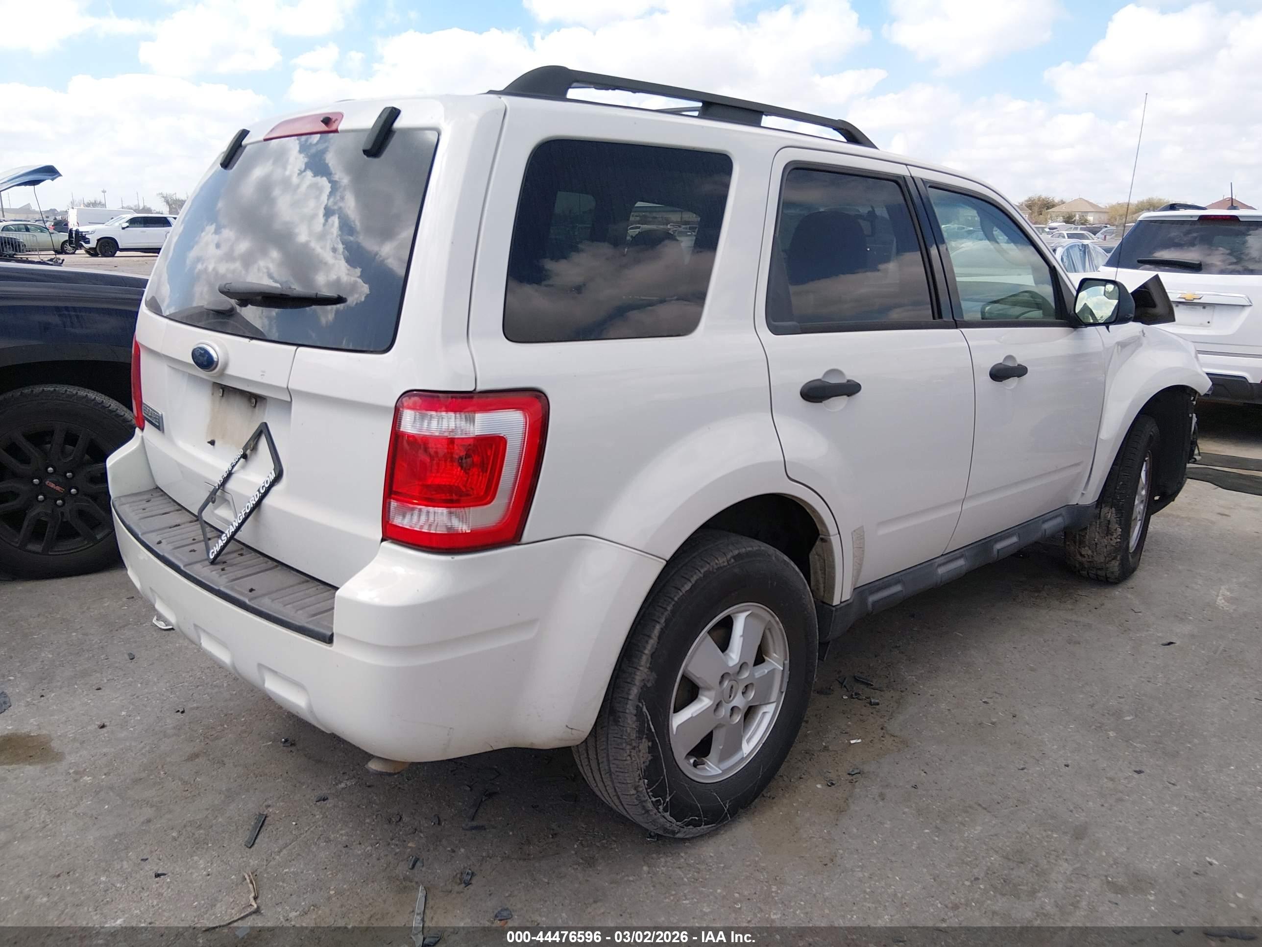 FORD ESCAPE image 4