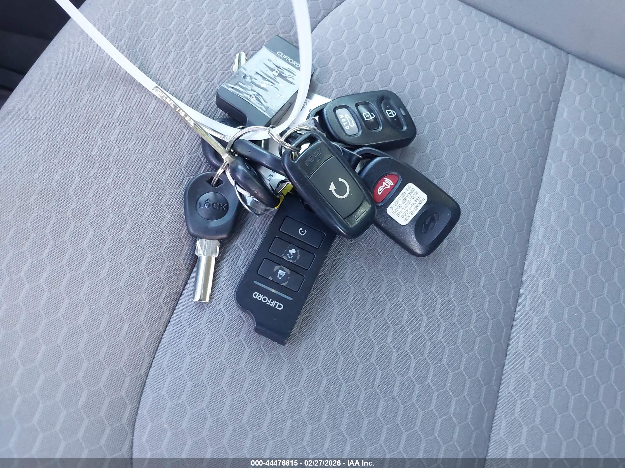 HYUNDAI ELANTRA image 11