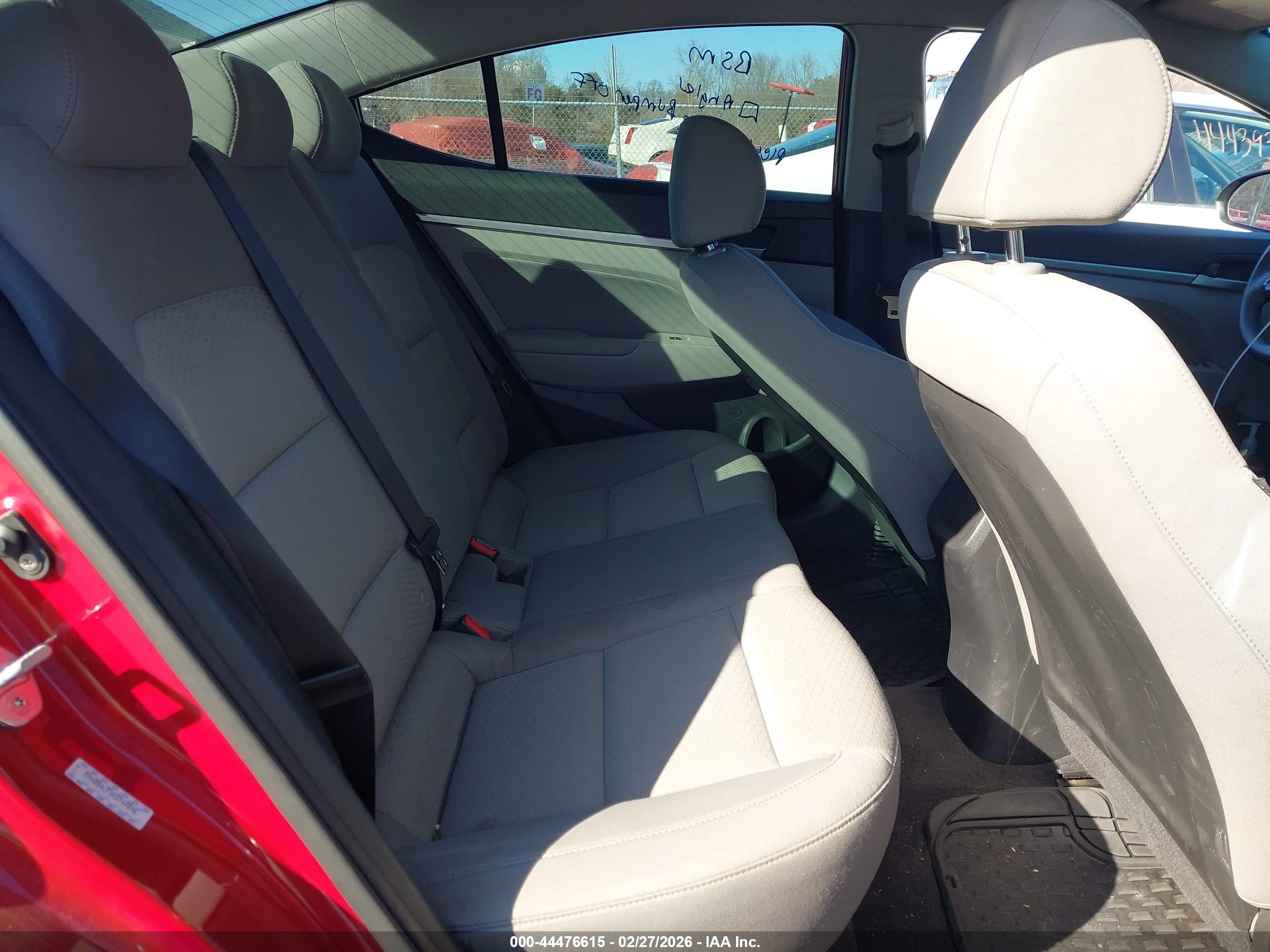 HYUNDAI ELANTRA image 8