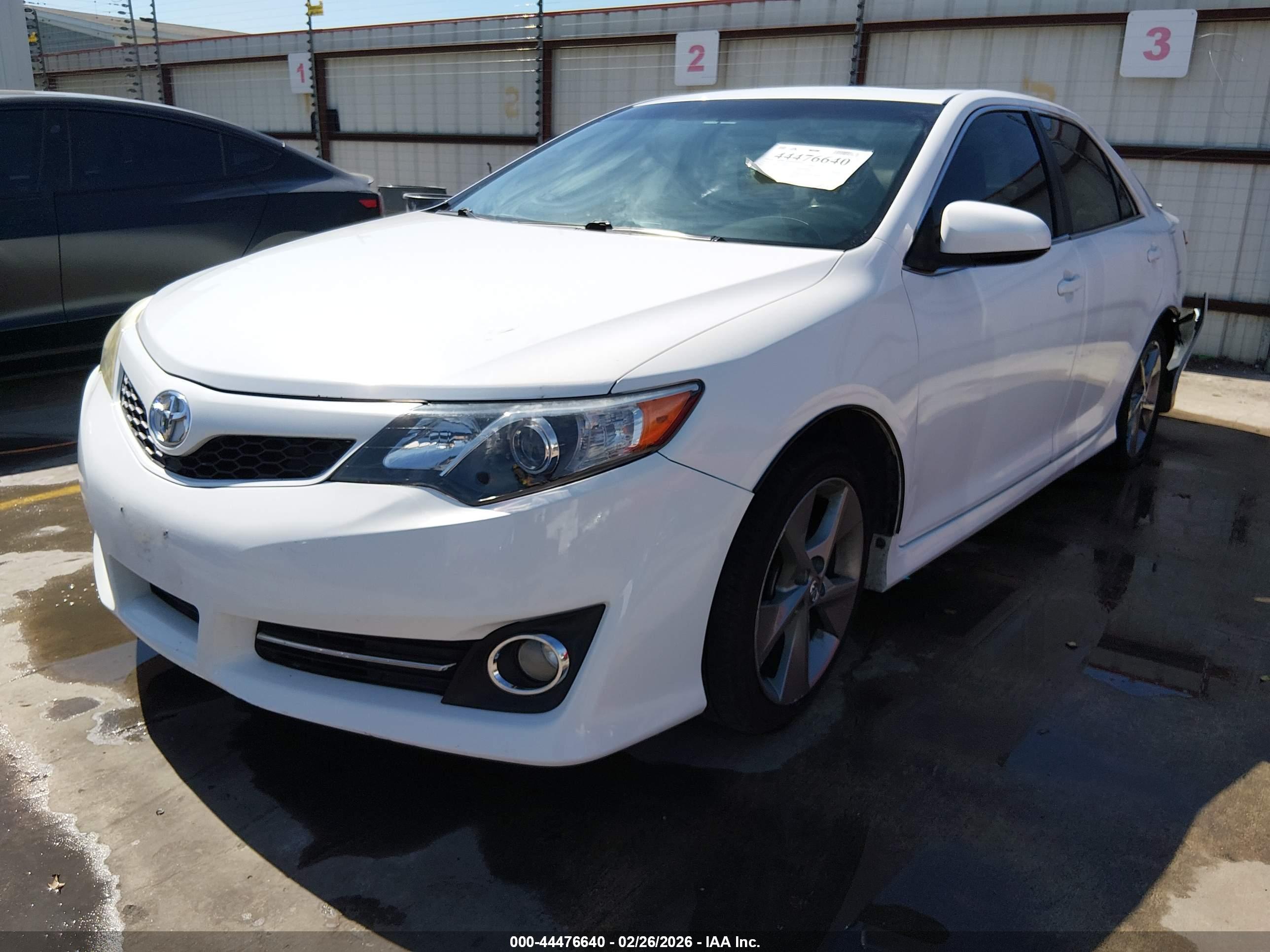 TOYOTA CAMRY image 2