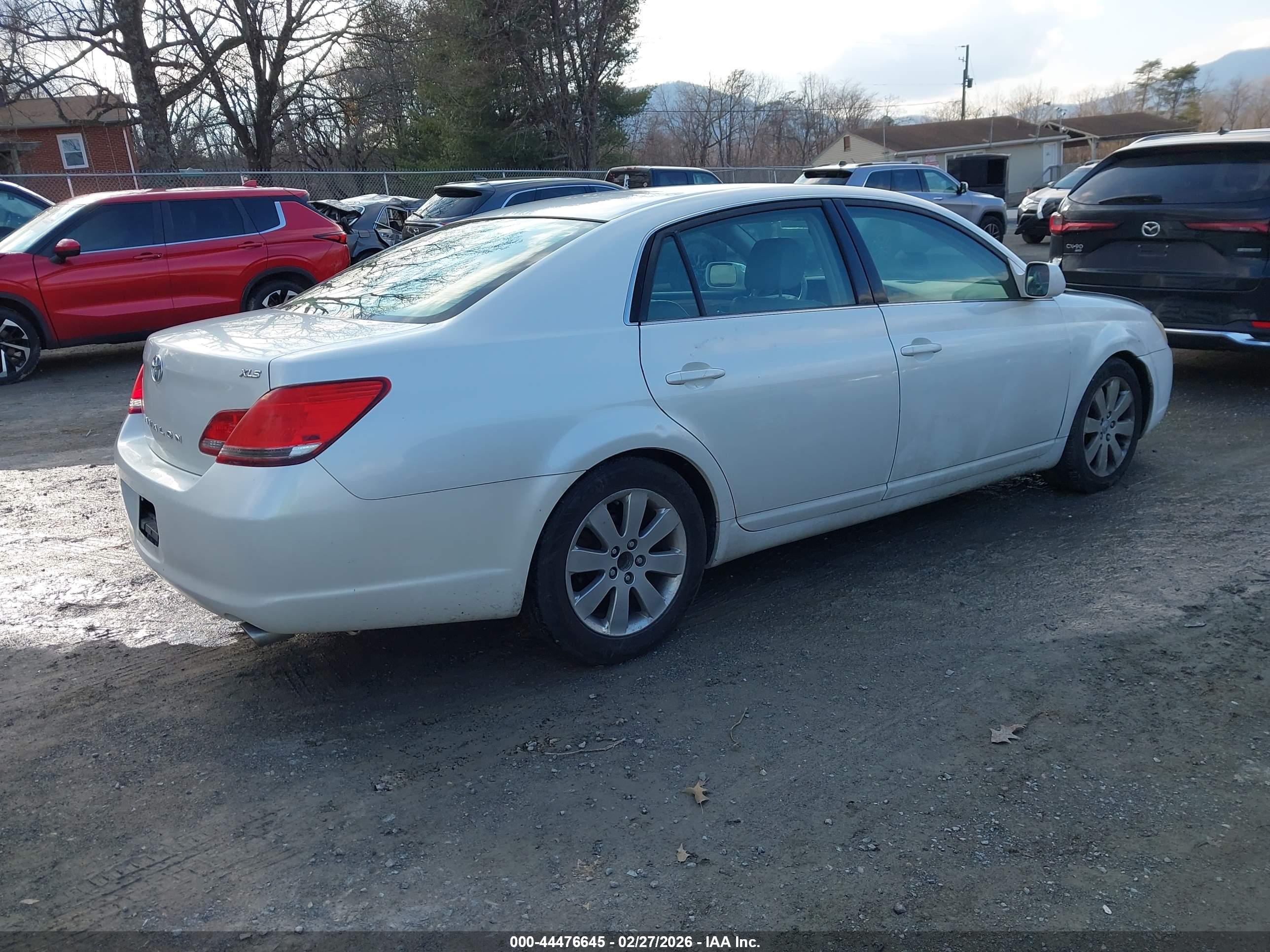TOYOTA AVALON image 4
