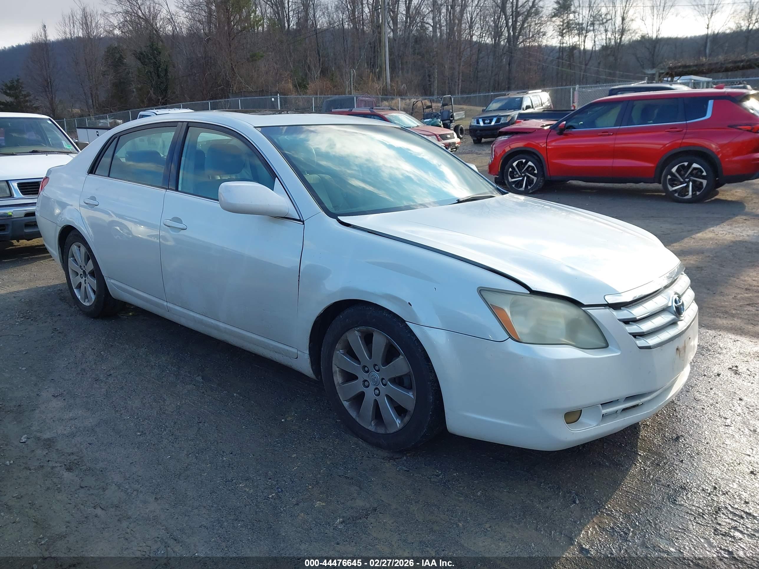TOYOTA AVALON image 6