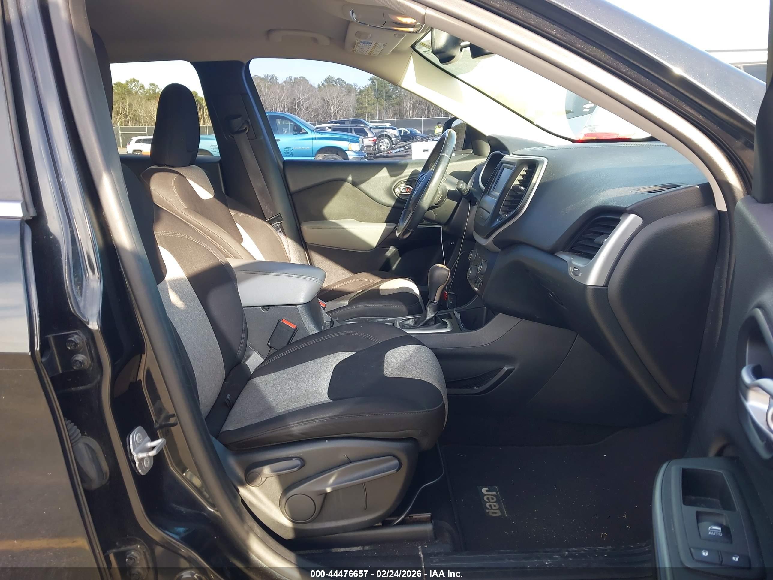 JEEP CHEROKEE image 5
