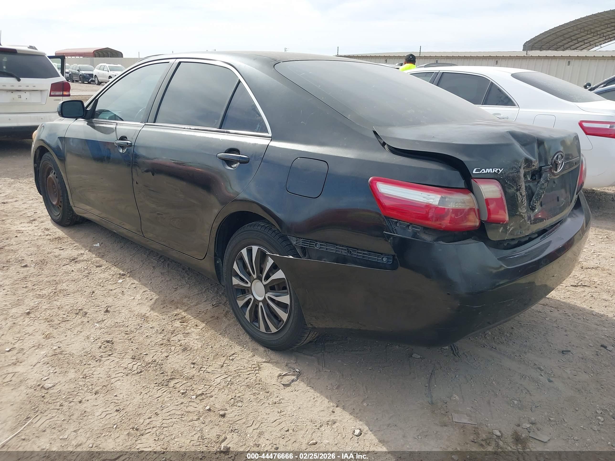 TOYOTA CAMRY image 3
