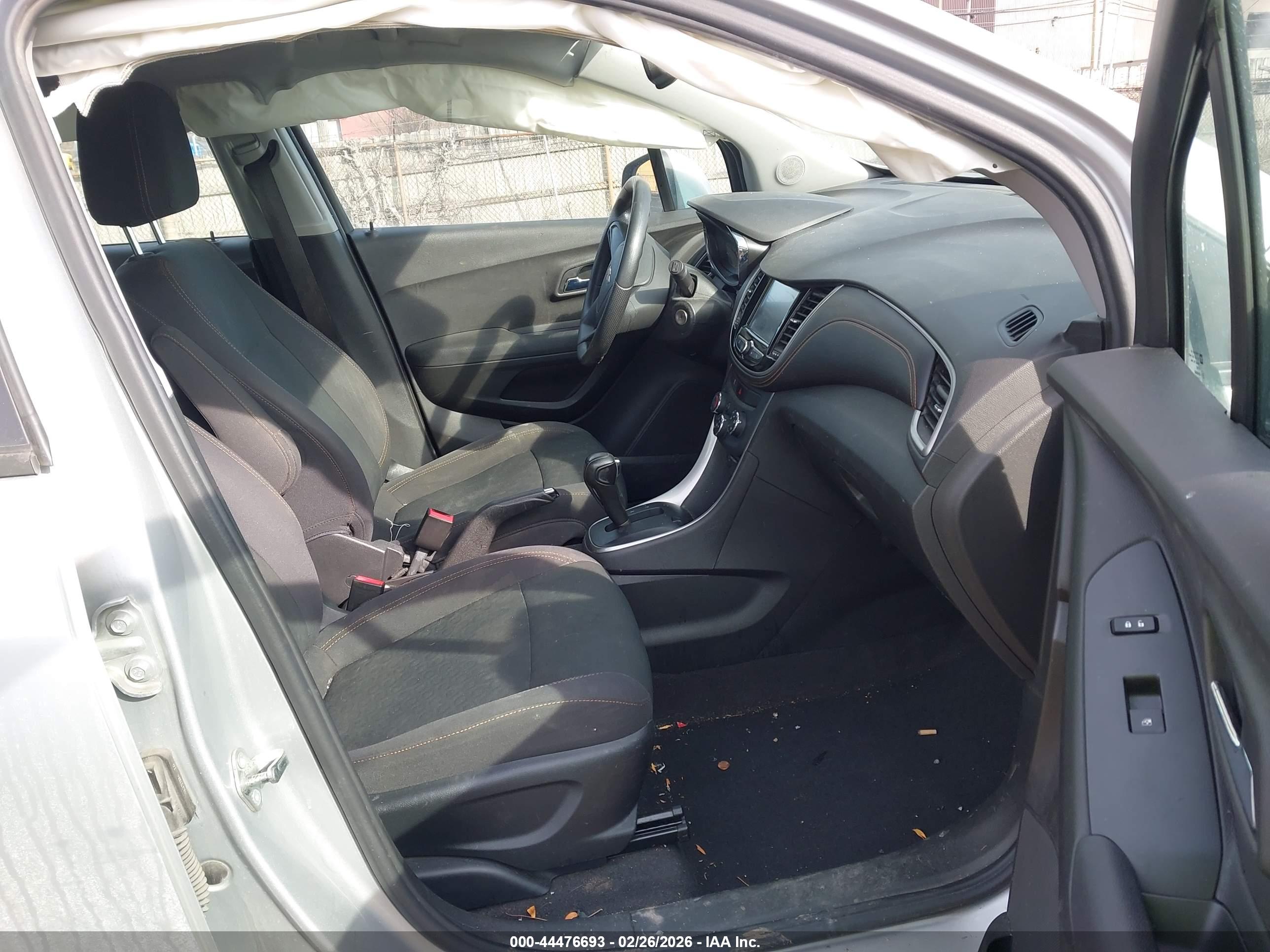 CHEVROLET TRAX image 5