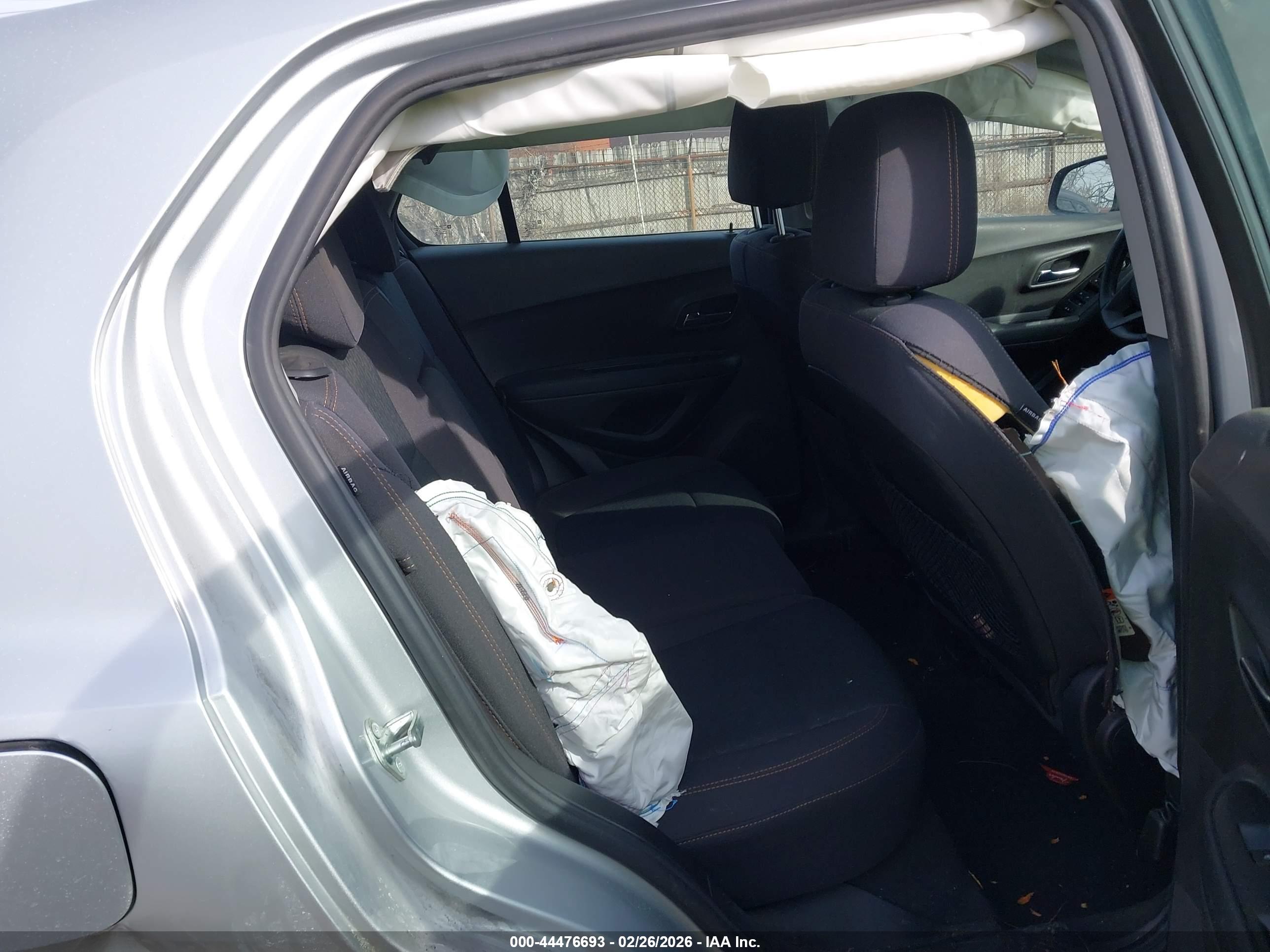 CHEVROLET TRAX image 8