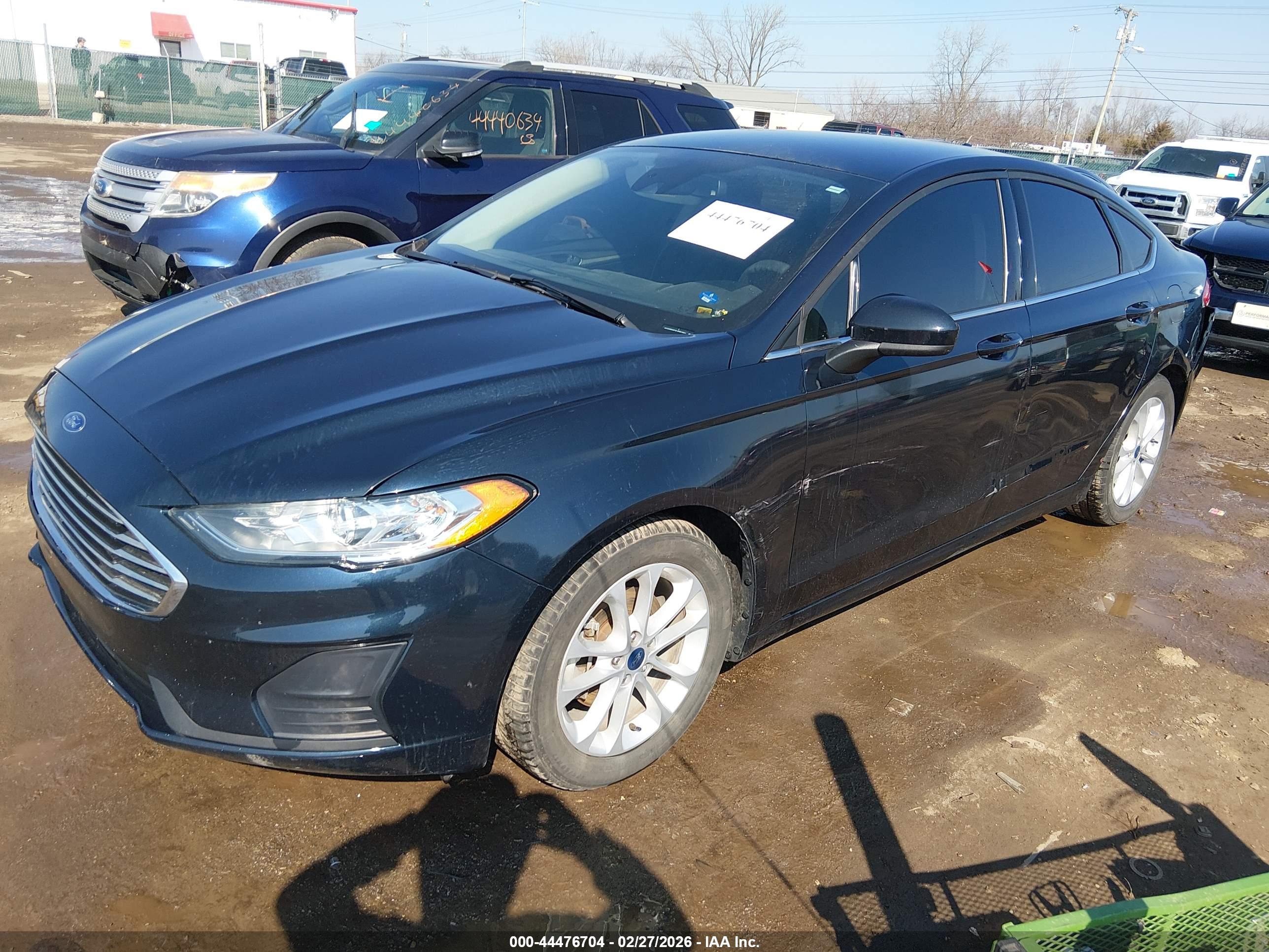 FORD FUSION image 2