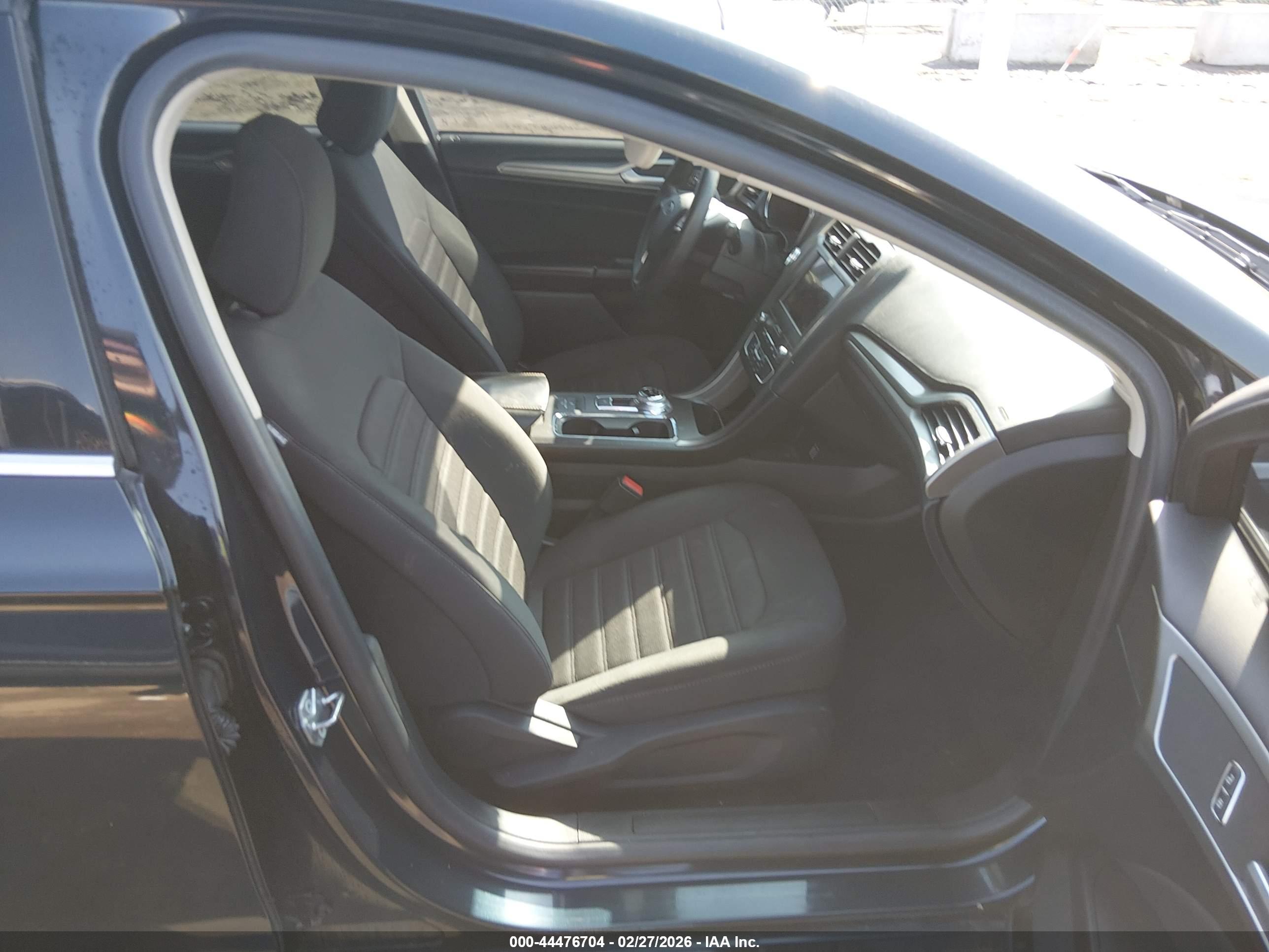 FORD FUSION image 5