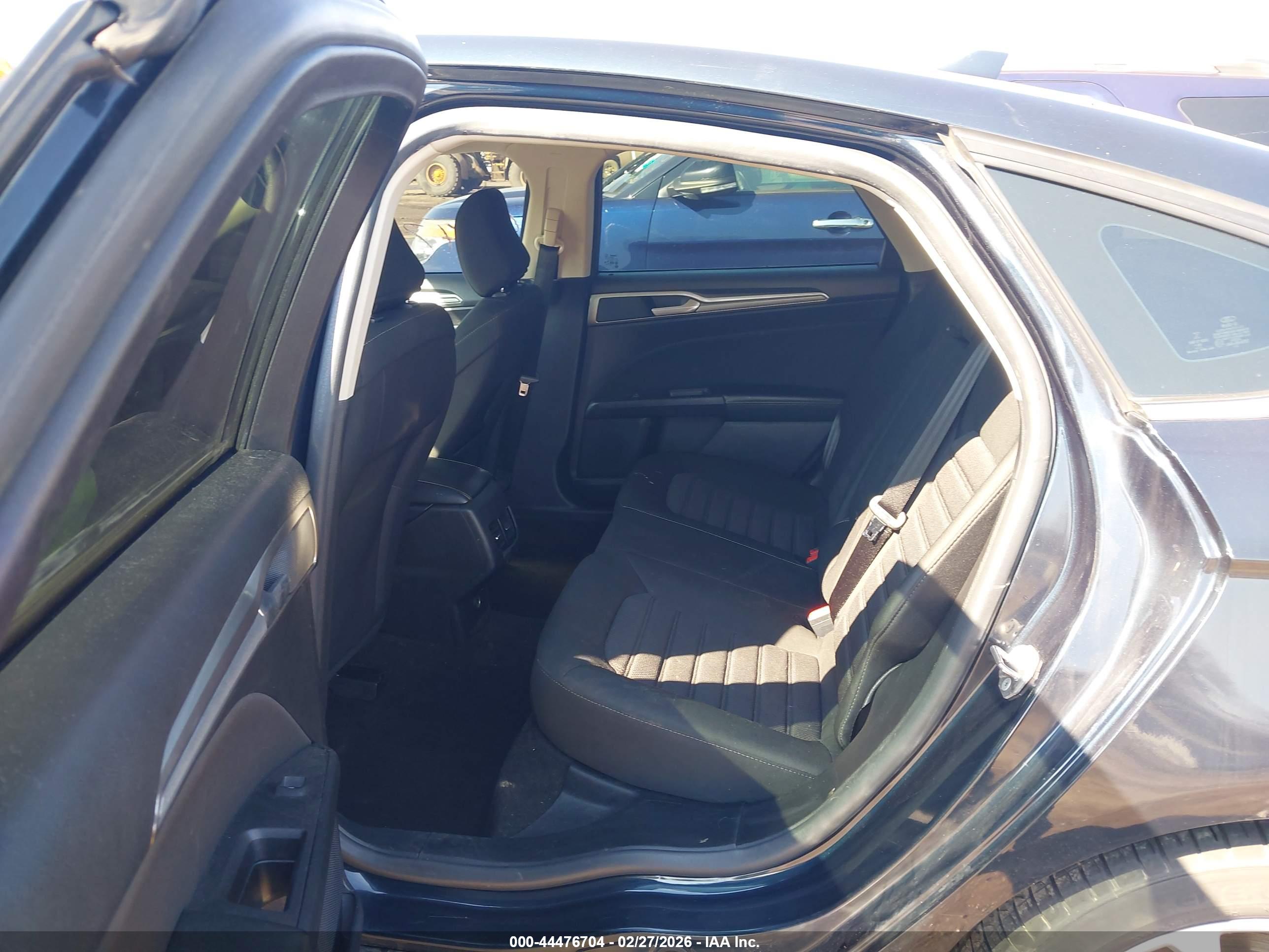 FORD FUSION image 8