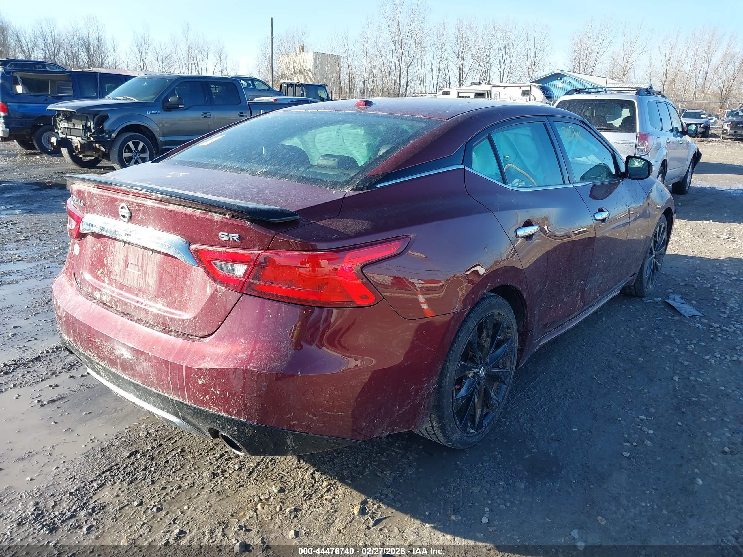 NISSAN MAXIMA image 4
