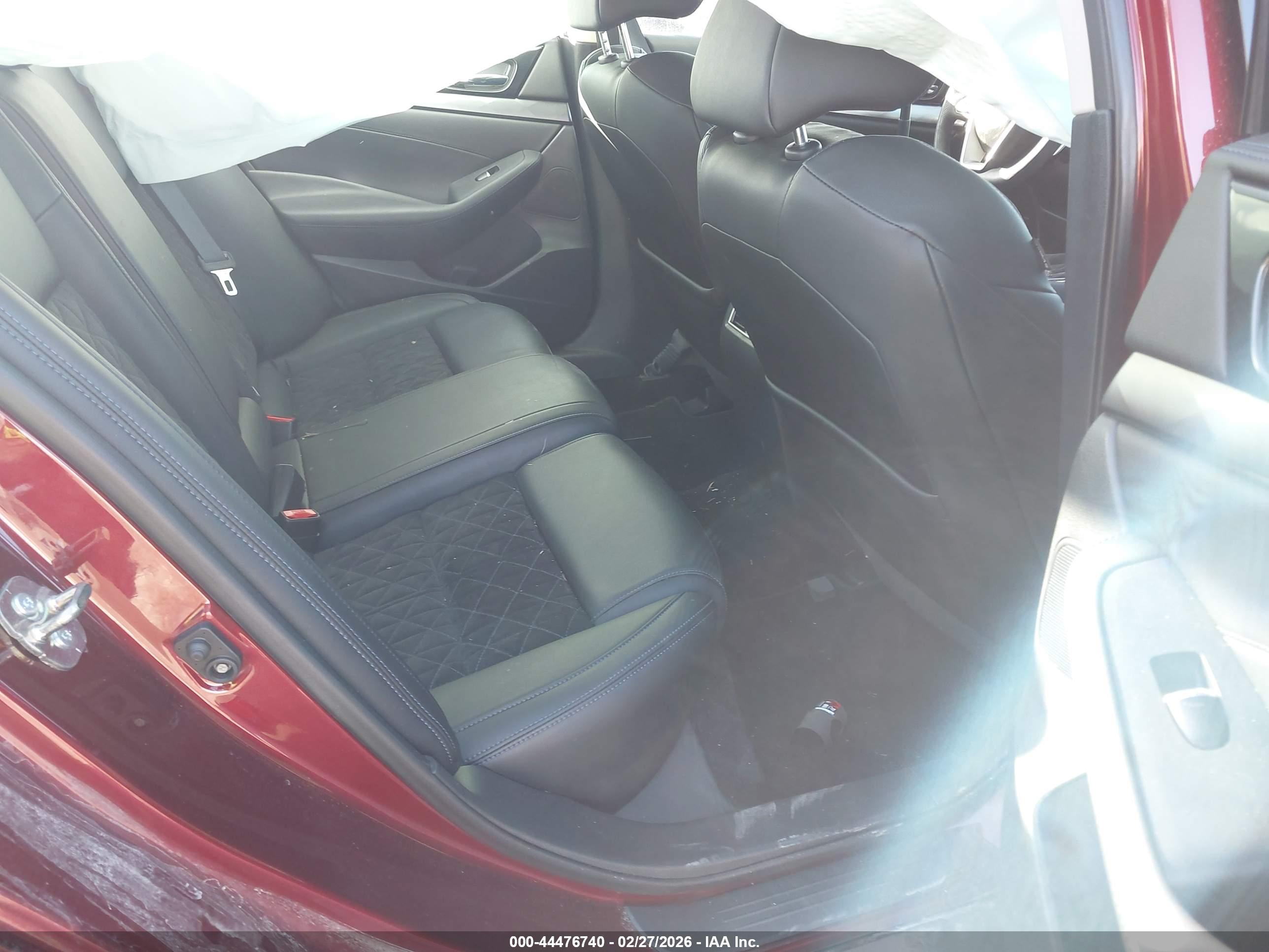 NISSAN MAXIMA image 8