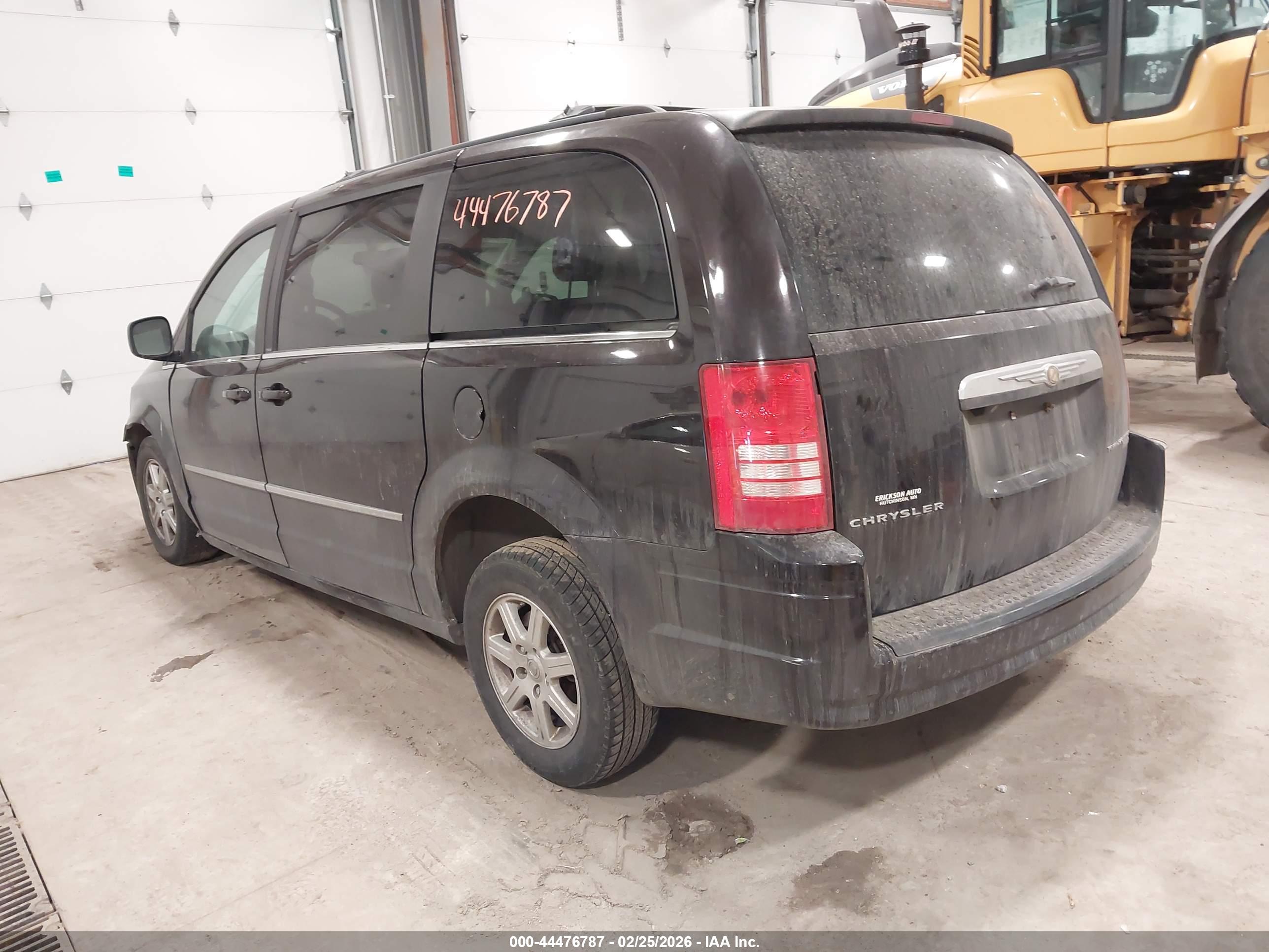 CHRYSLER TOWN image 3