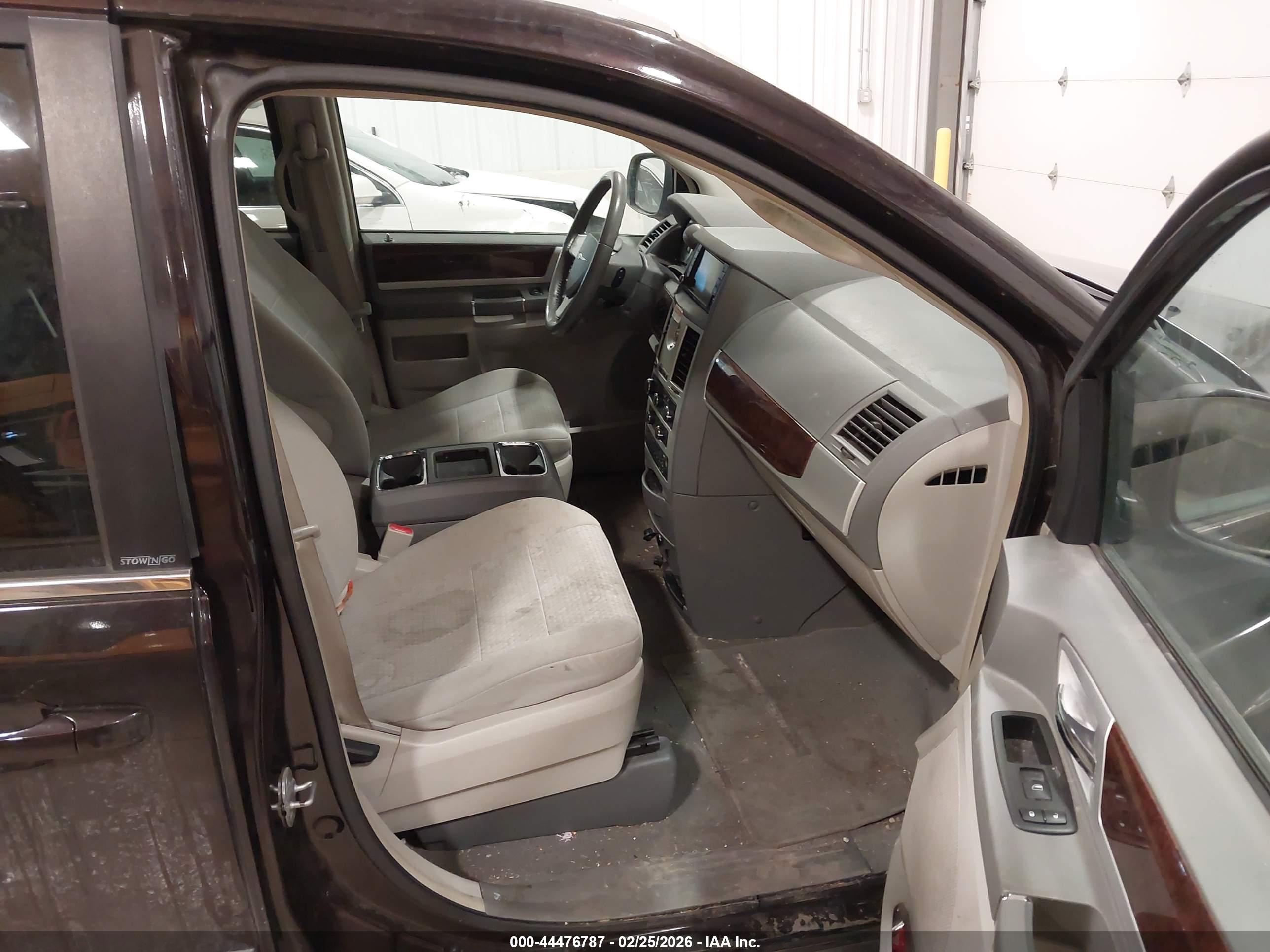 CHRYSLER TOWN image 5