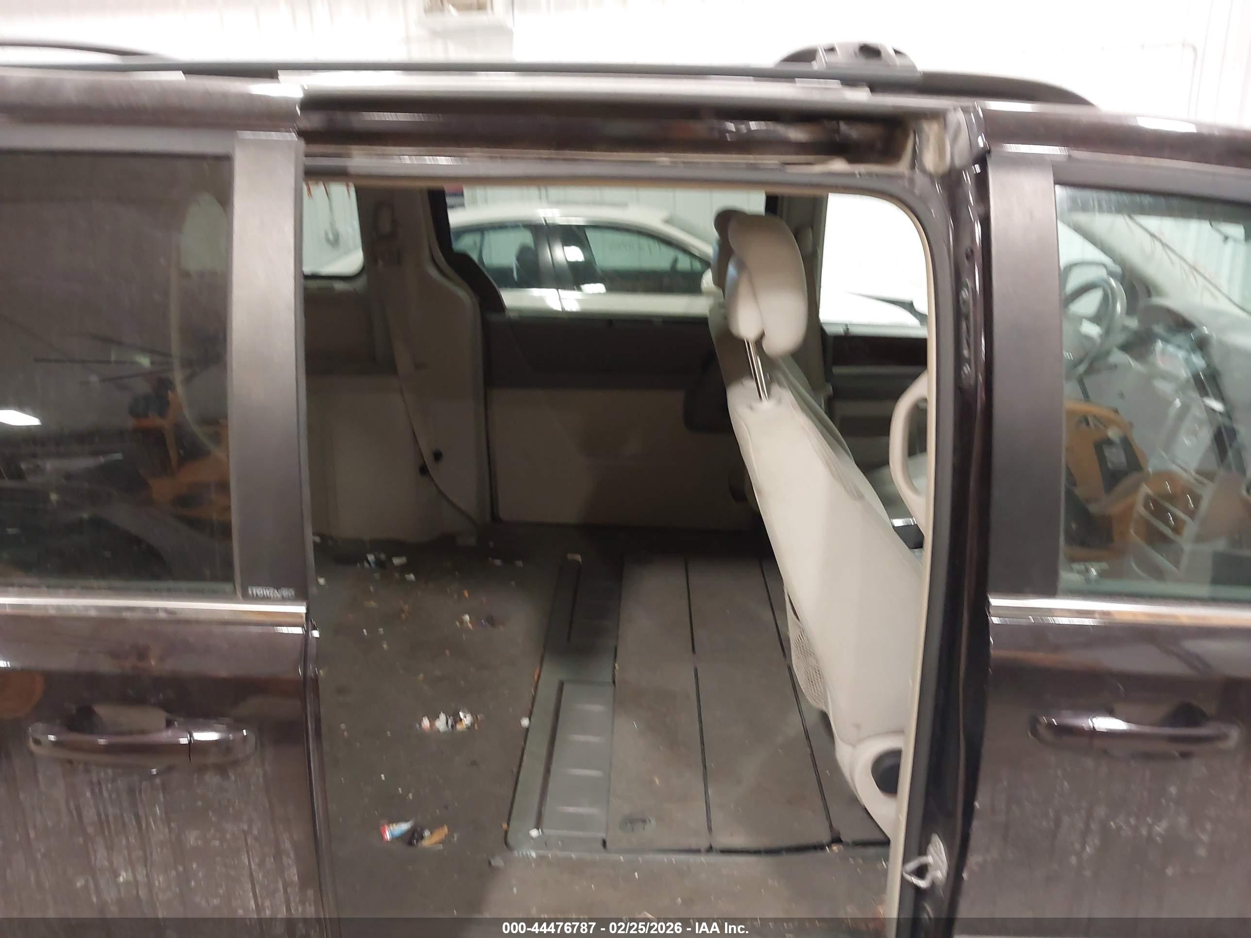 CHRYSLER TOWN image 8