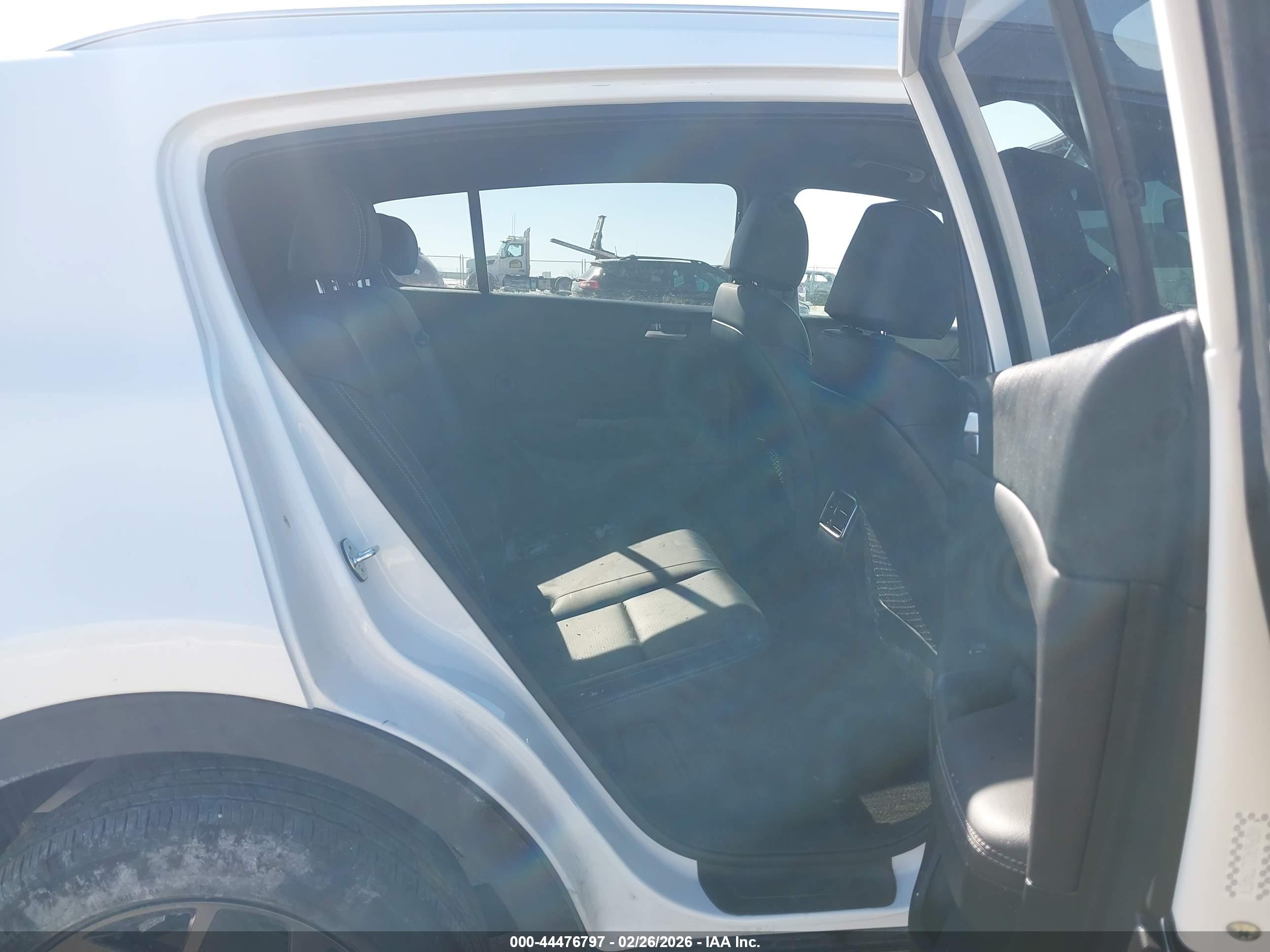 KIA SPORTAGE image 8