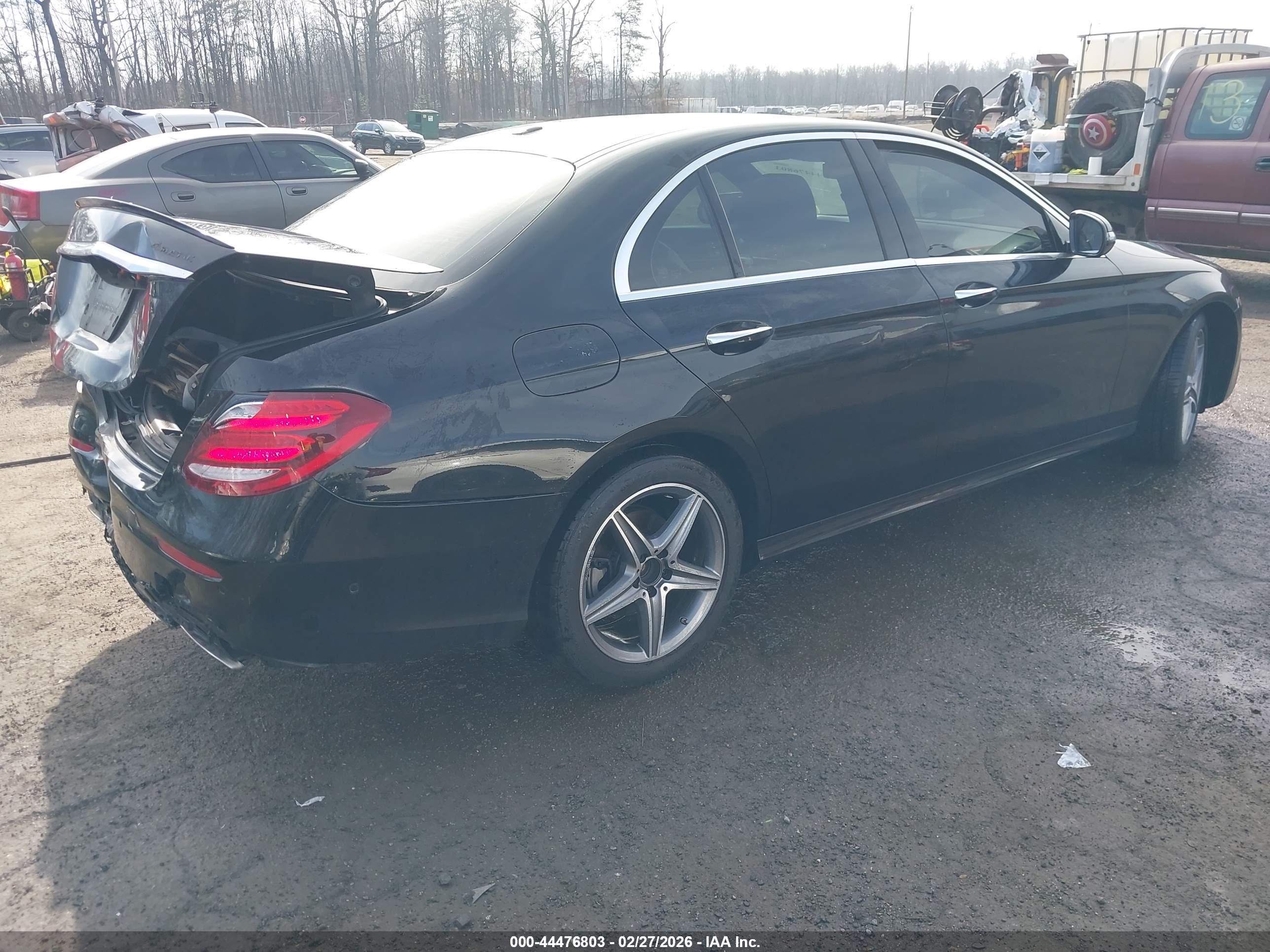 MERCEDES-BENZ E image 4