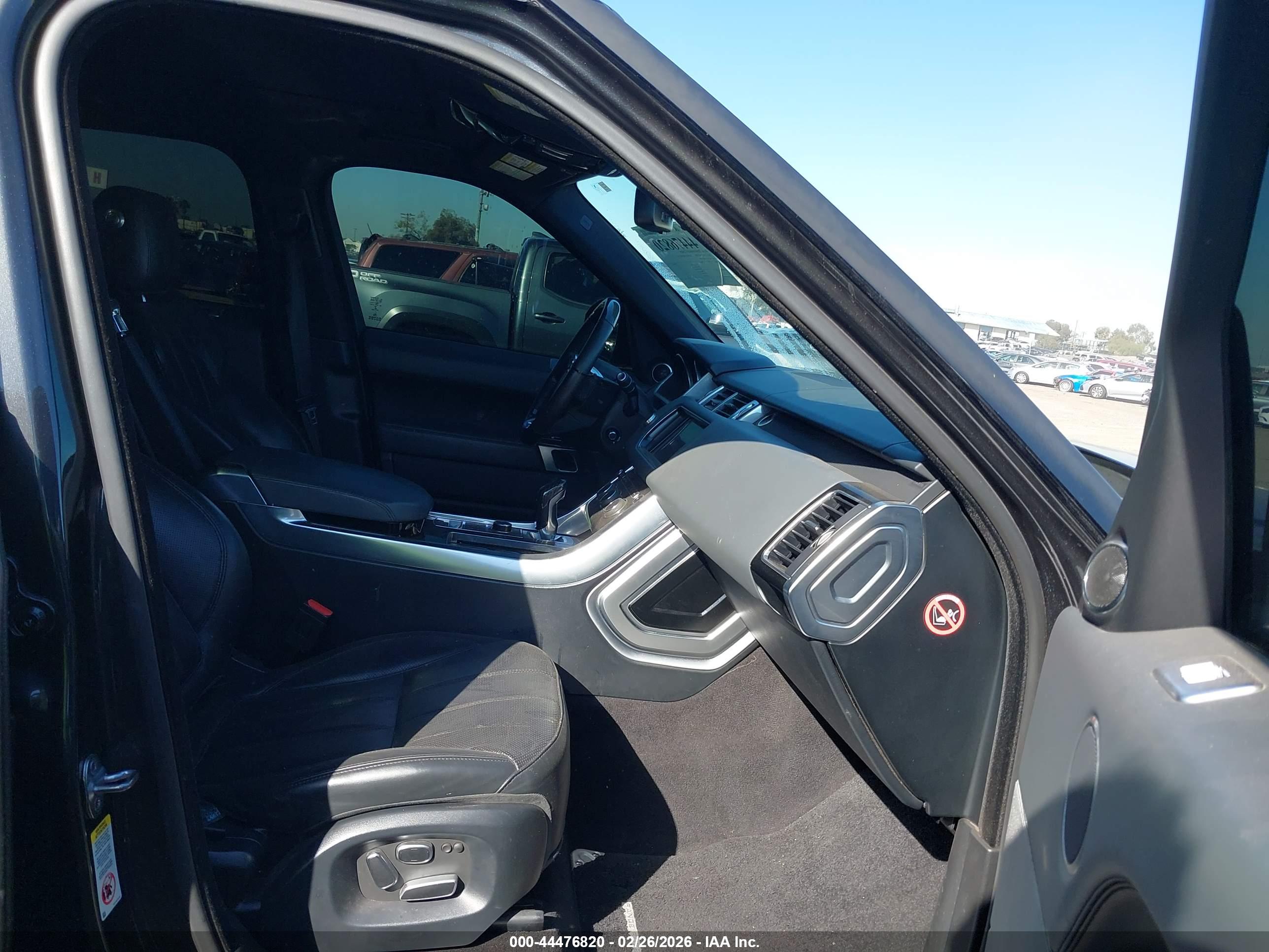 LAND ROVER image 5