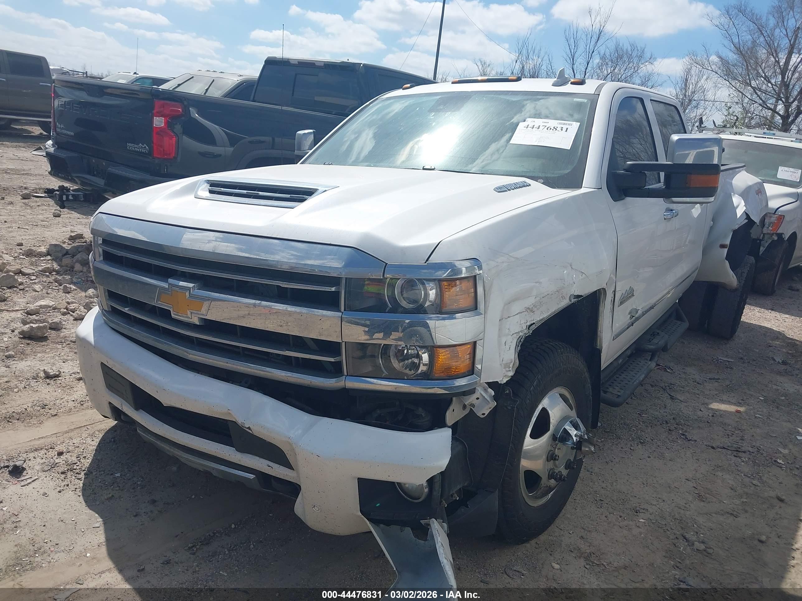 CHEVROLET SILVERADO image 2