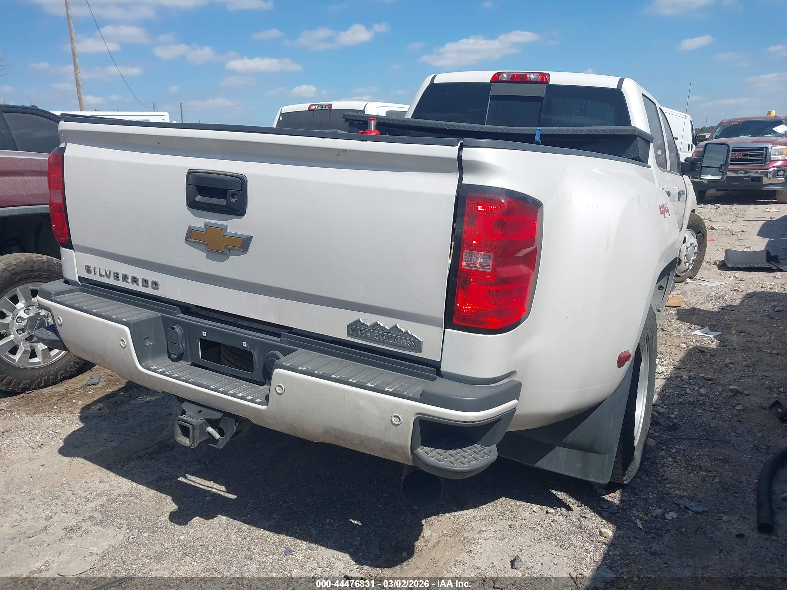 CHEVROLET SILVERADO image 4