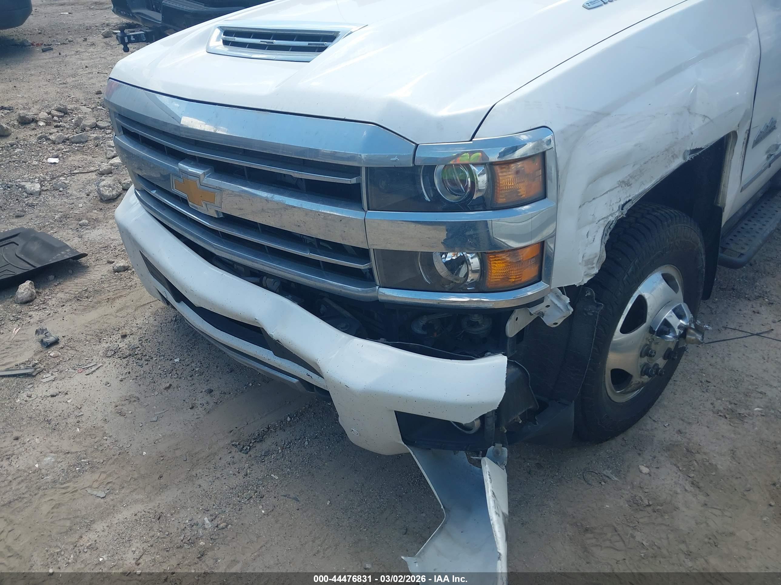 CHEVROLET SILVERADO image 6