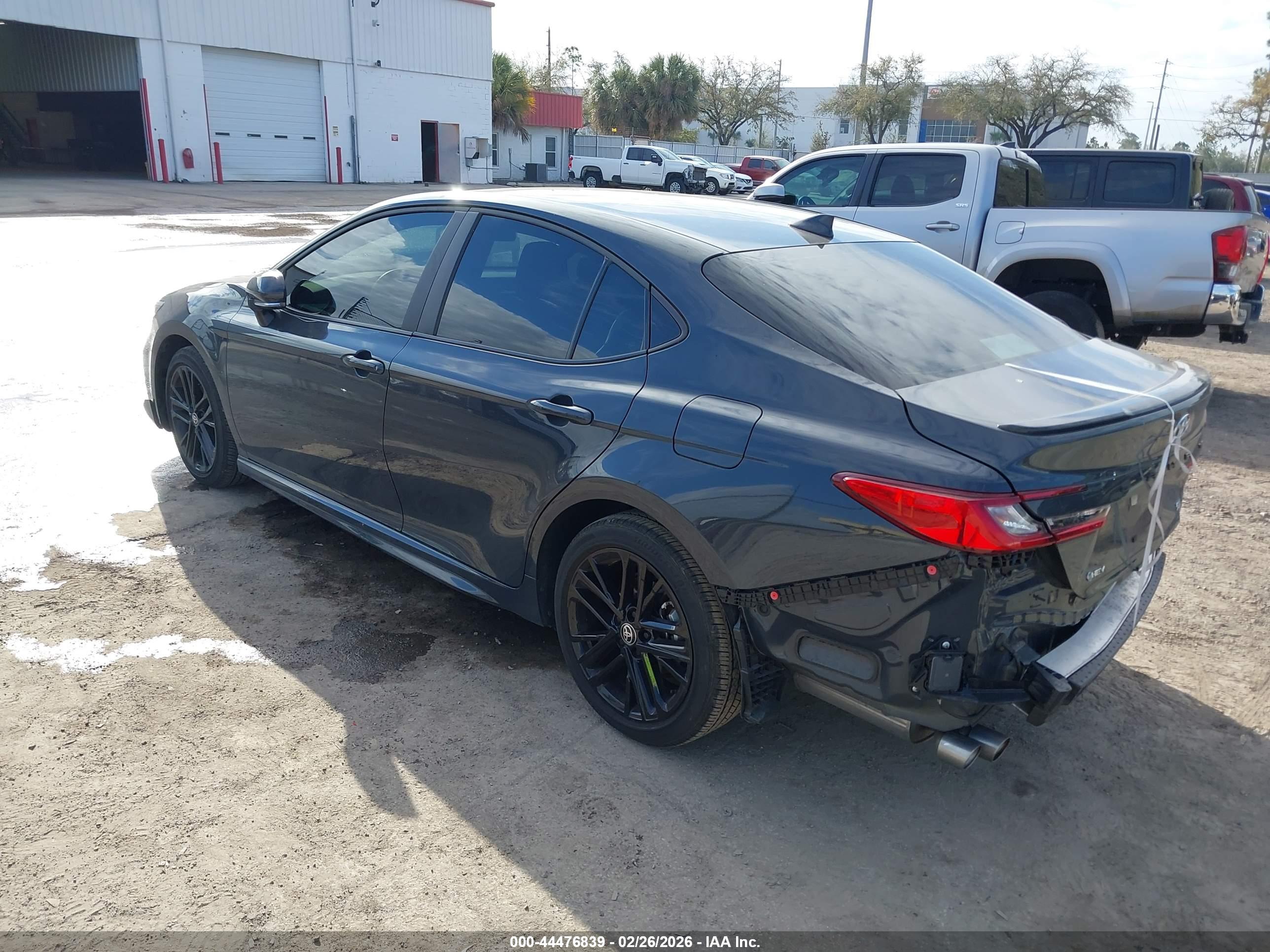 TOYOTA CAMRY image 3