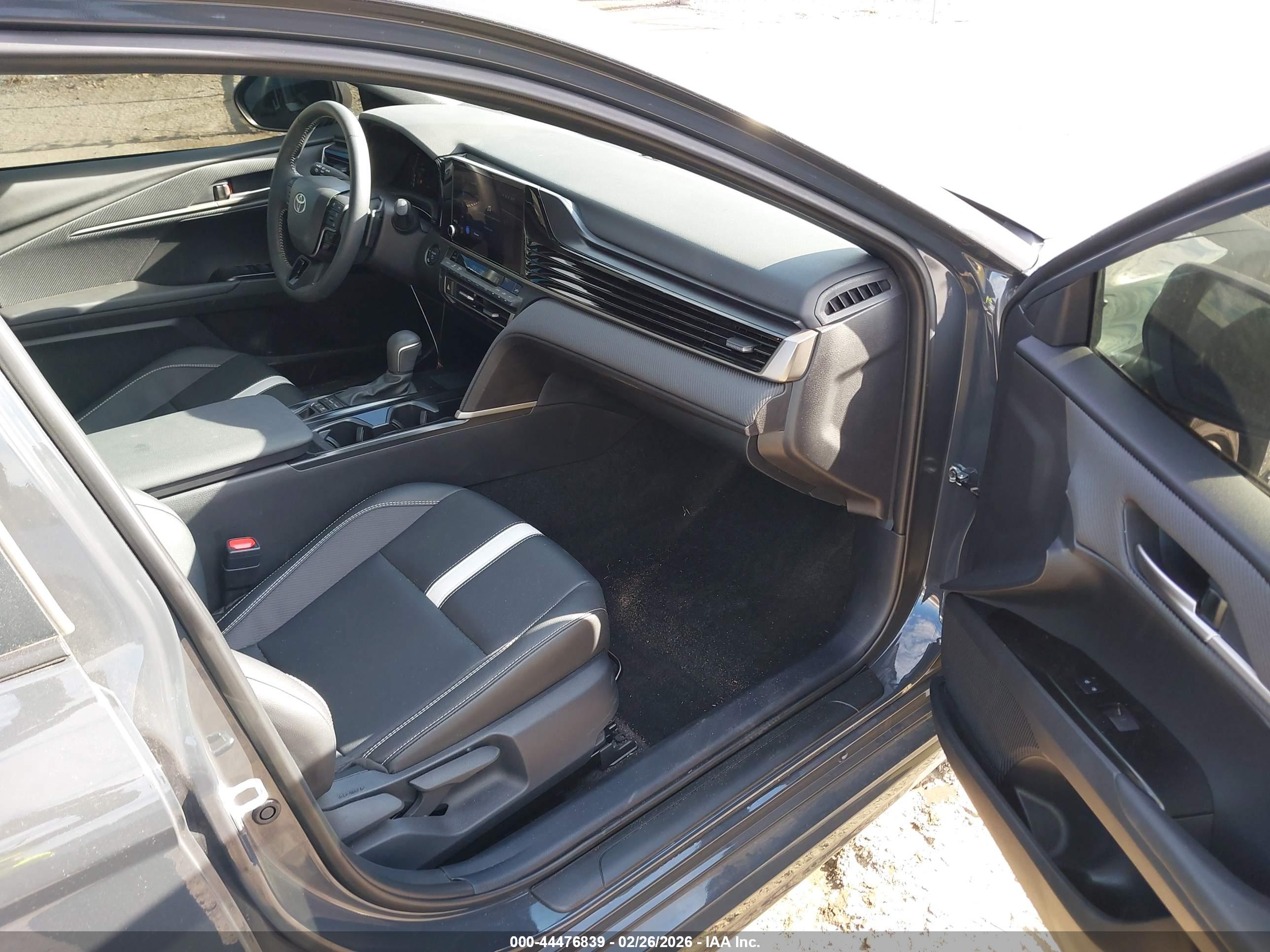 TOYOTA CAMRY image 5