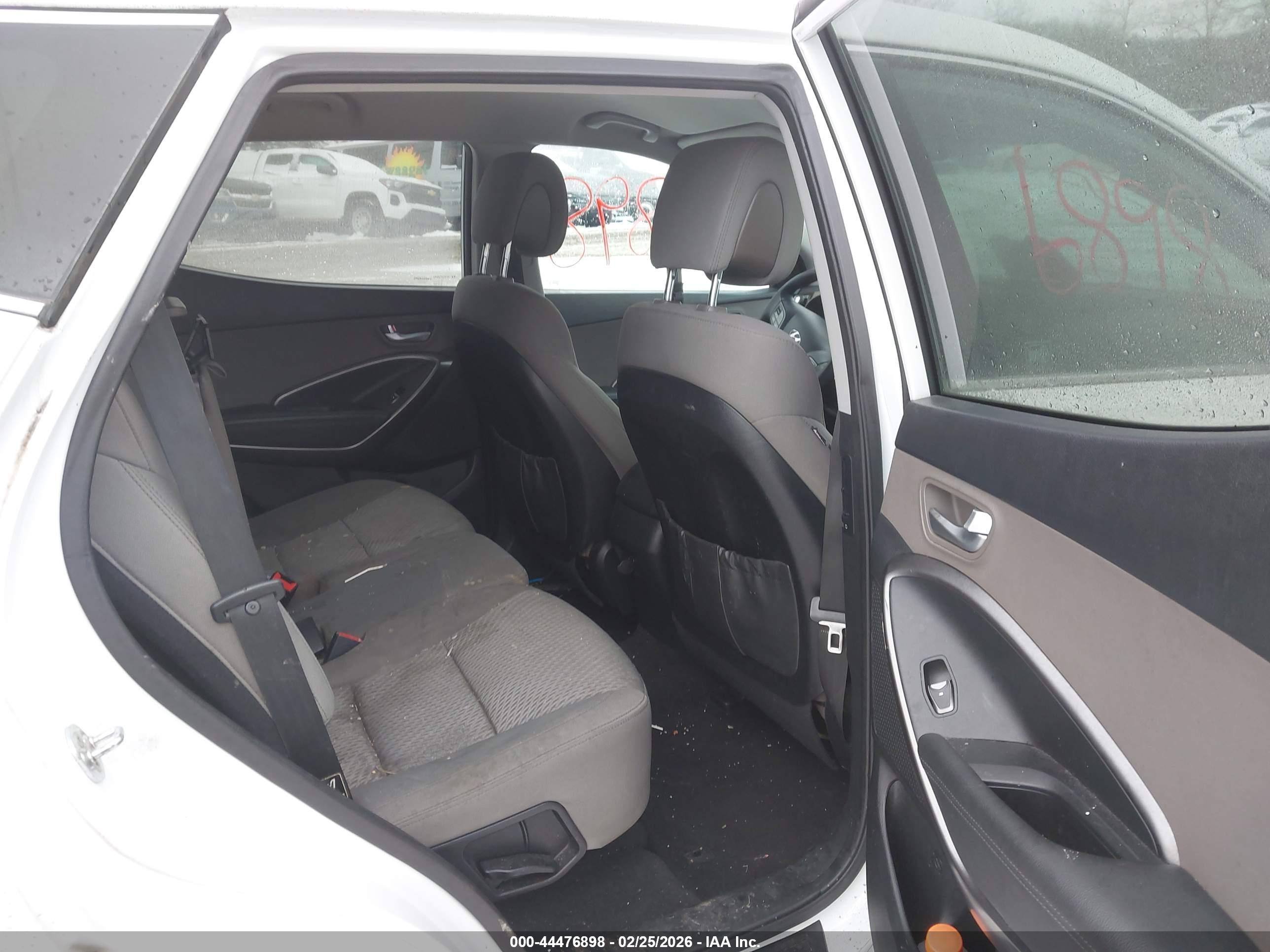 HYUNDAI SANTA image 8