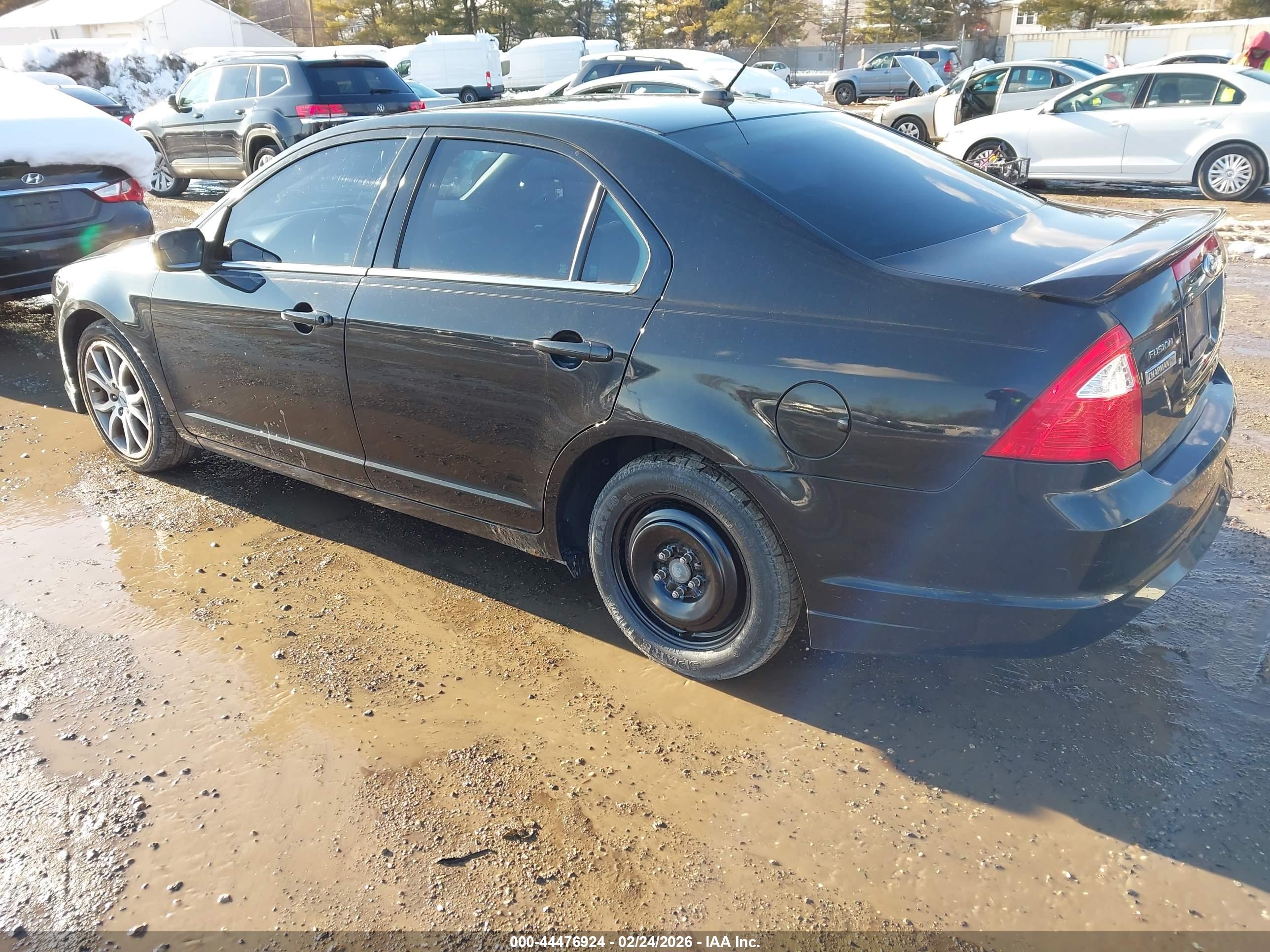 FORD FUSION image 3