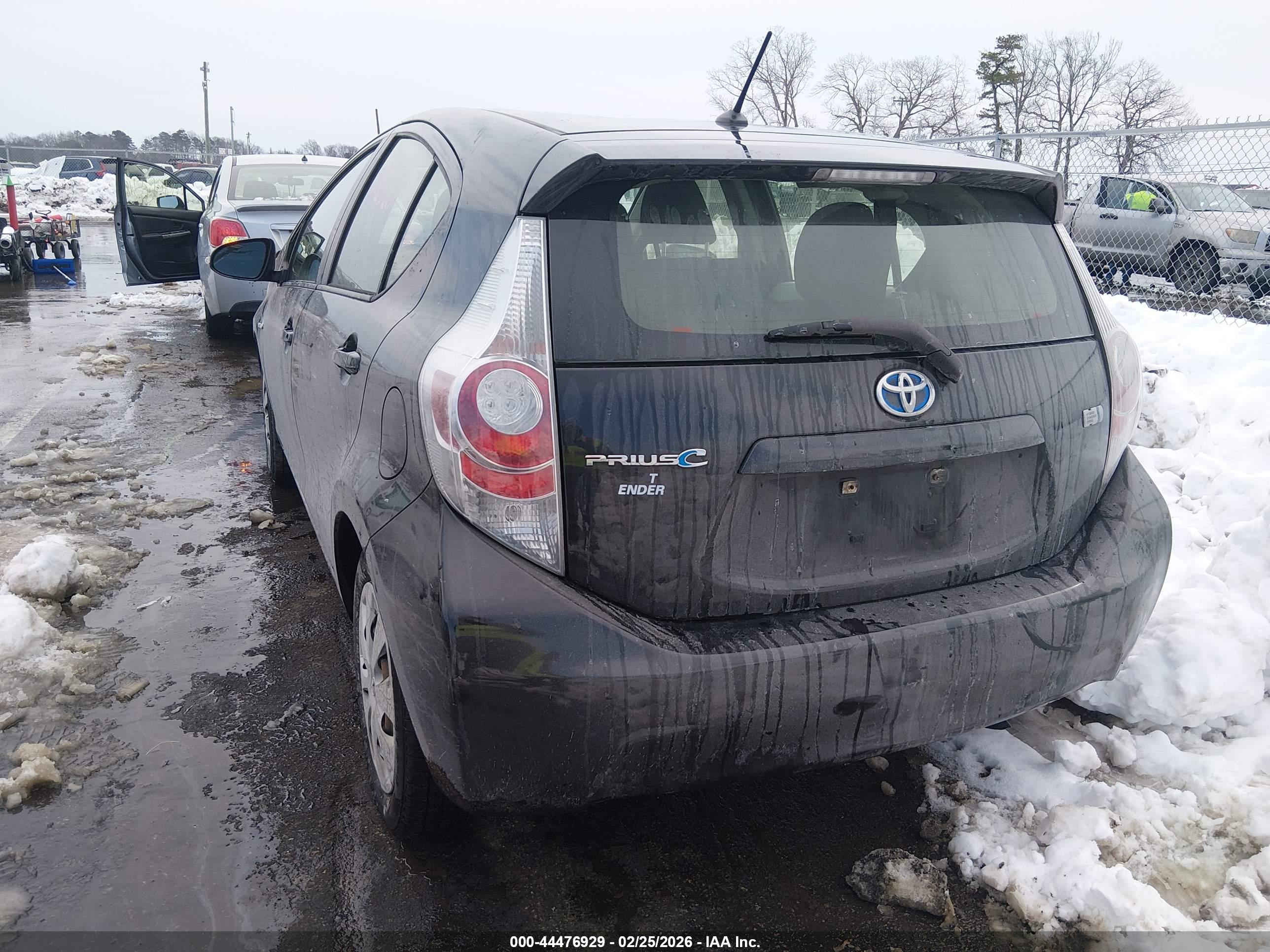 TOYOTA PRIUS image 3