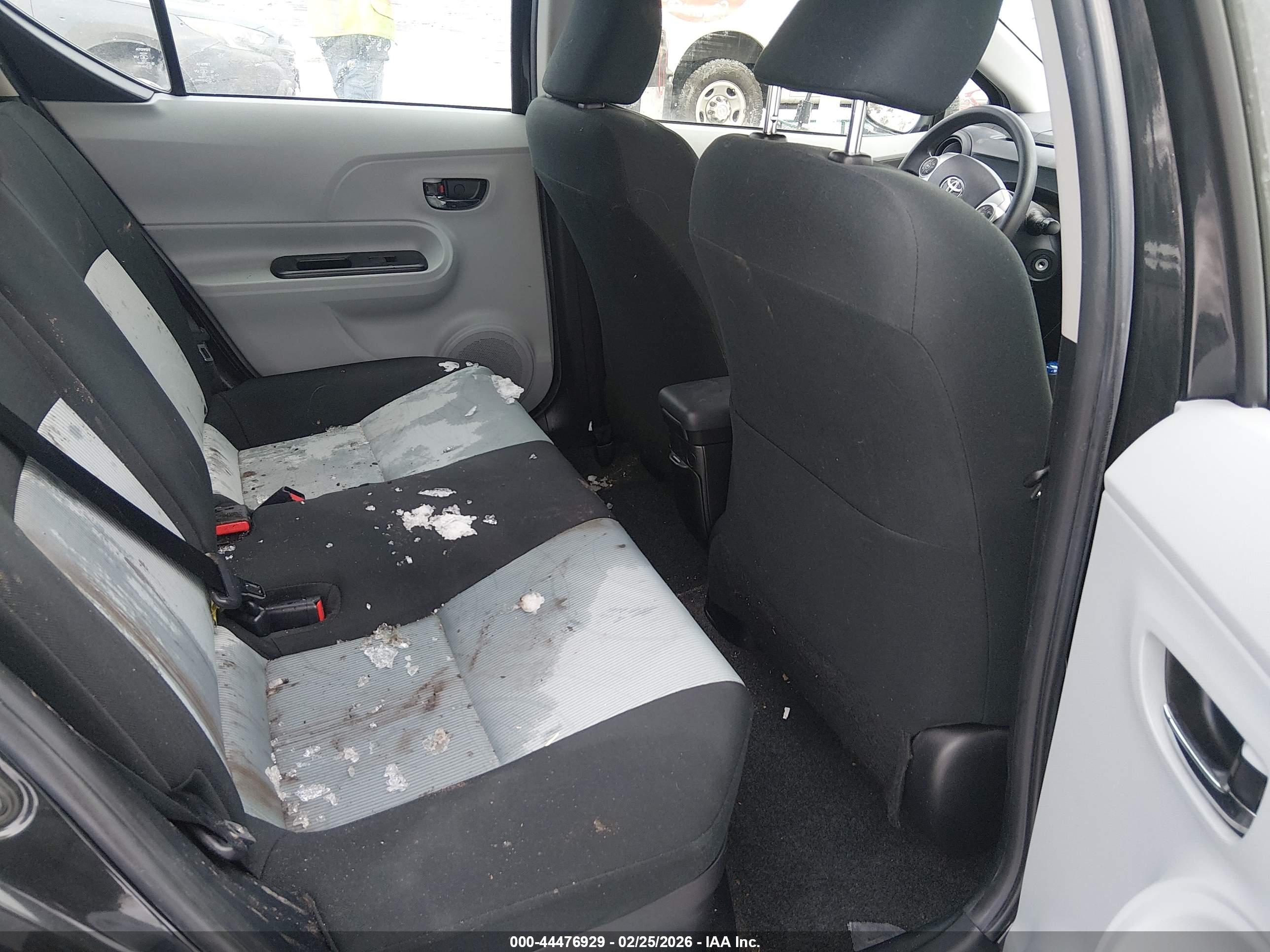 TOYOTA PRIUS image 8