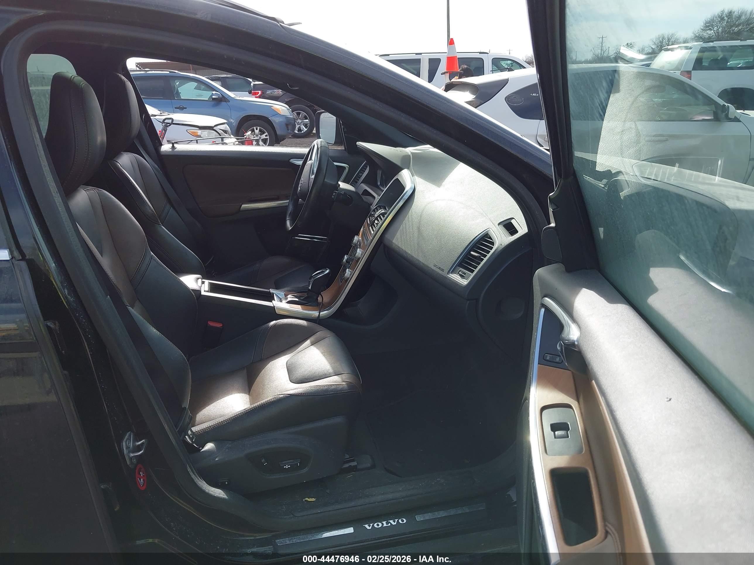 VOLVO XC60 image 5