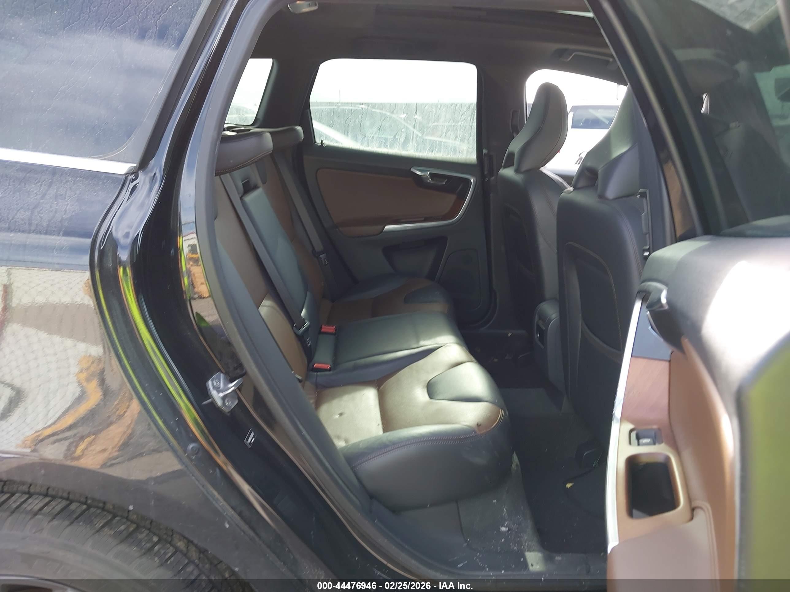 VOLVO XC60 image 8