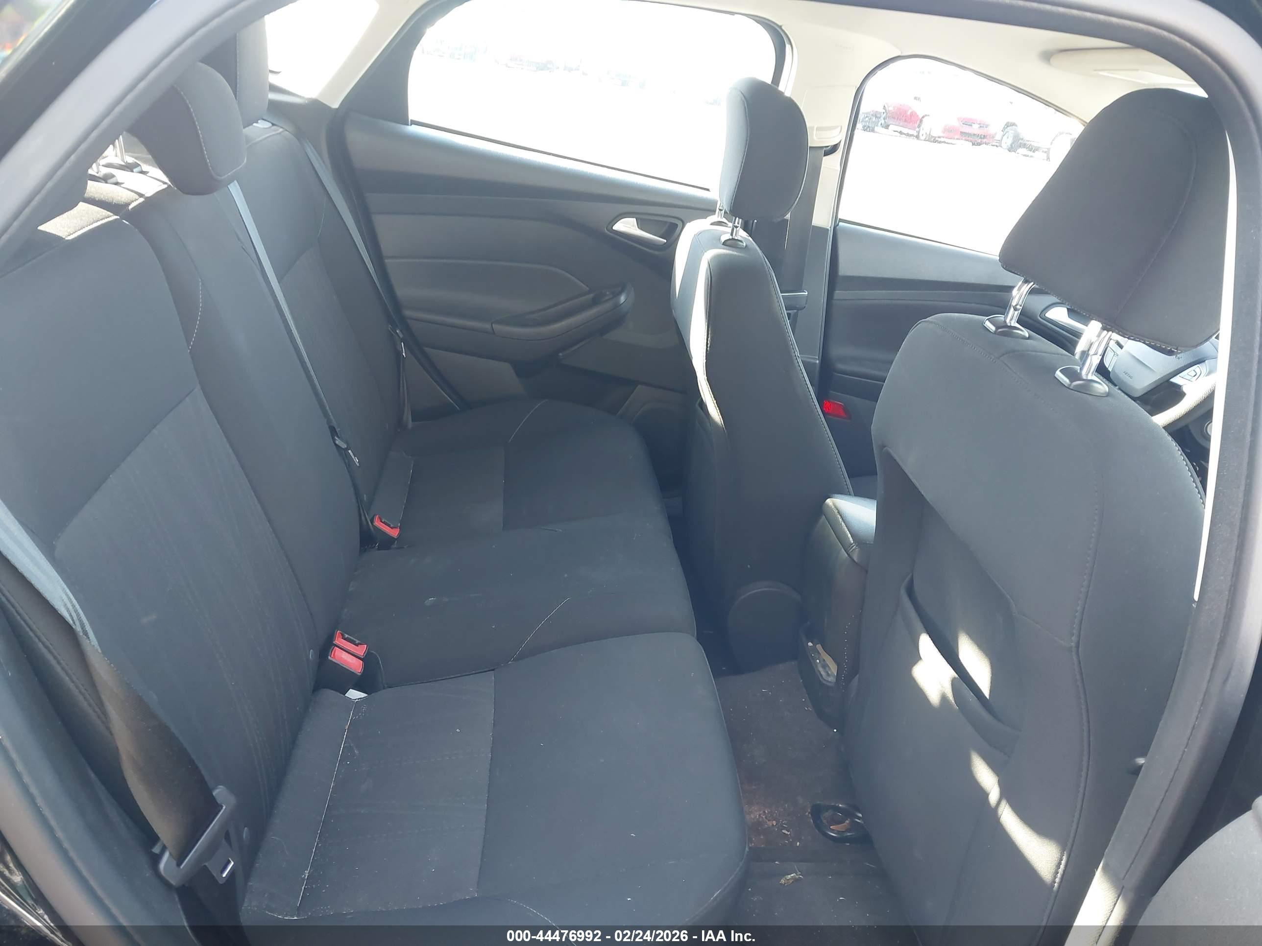 FORD FOCUS image 8