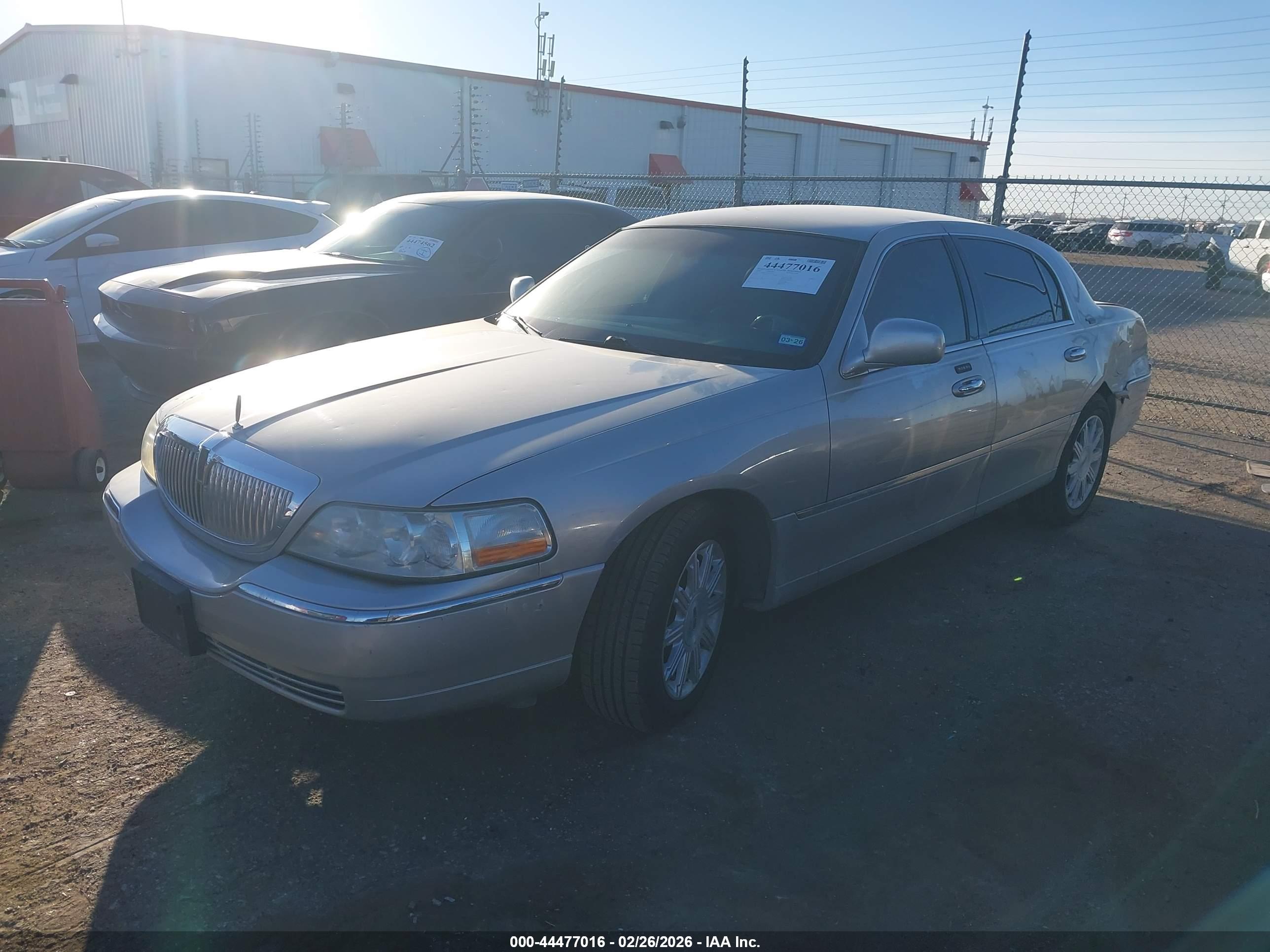 LINCOLN TOWN image 2