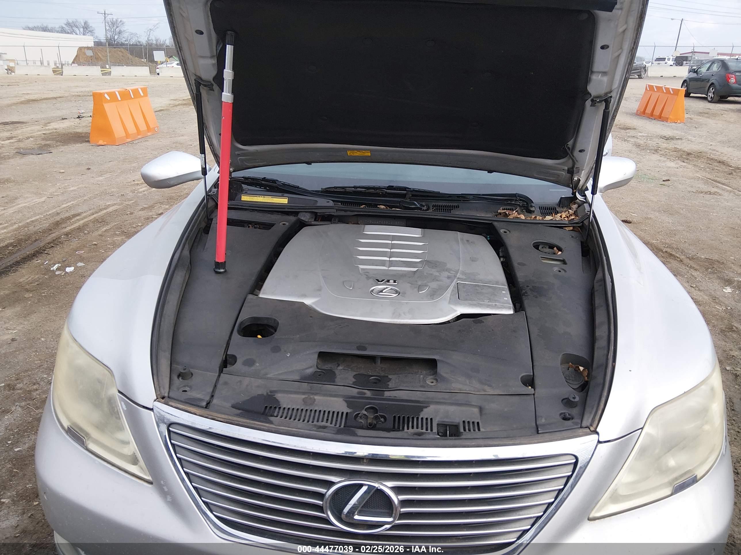 LEXUS LS image 10