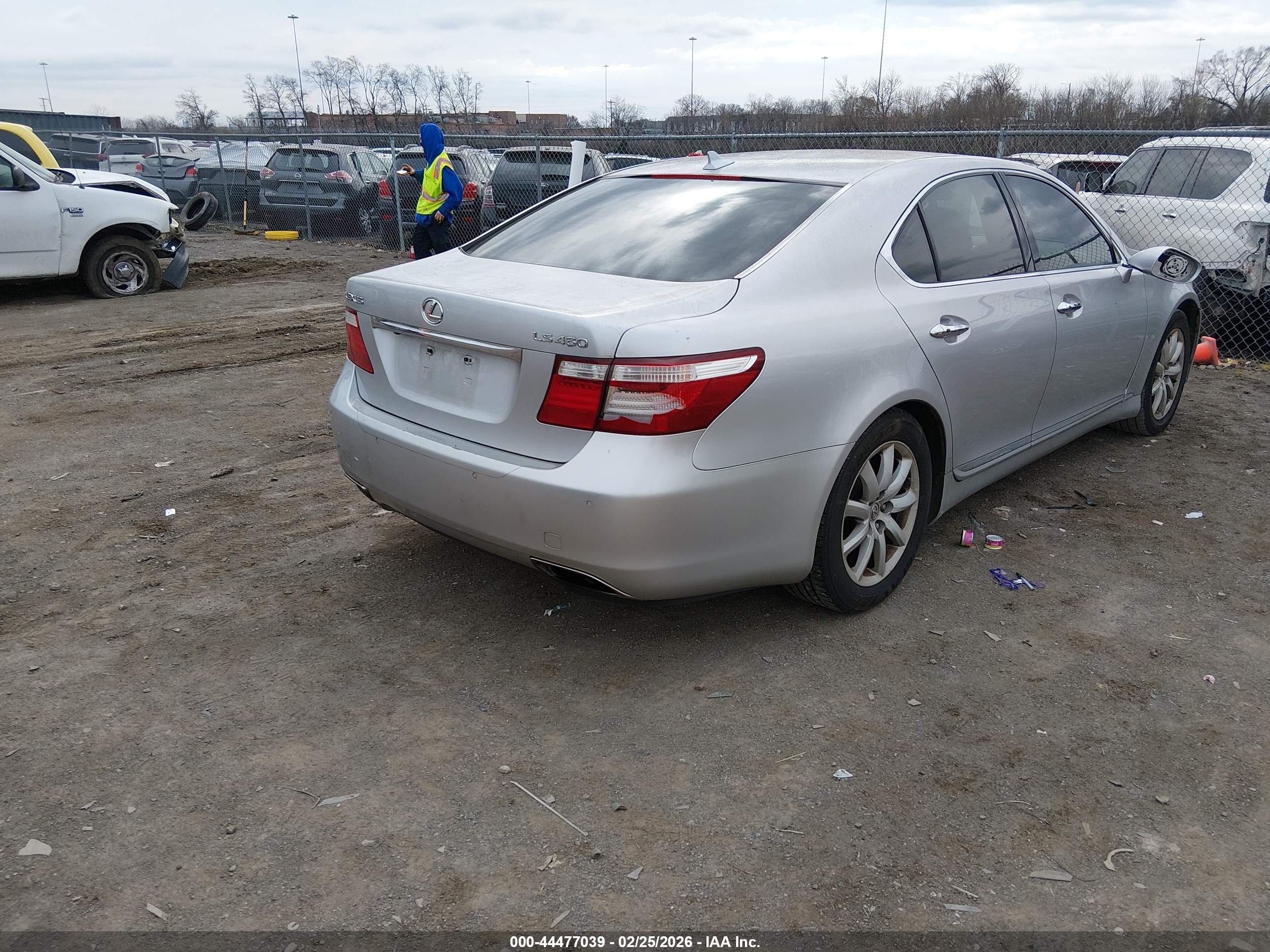 LEXUS LS image 4