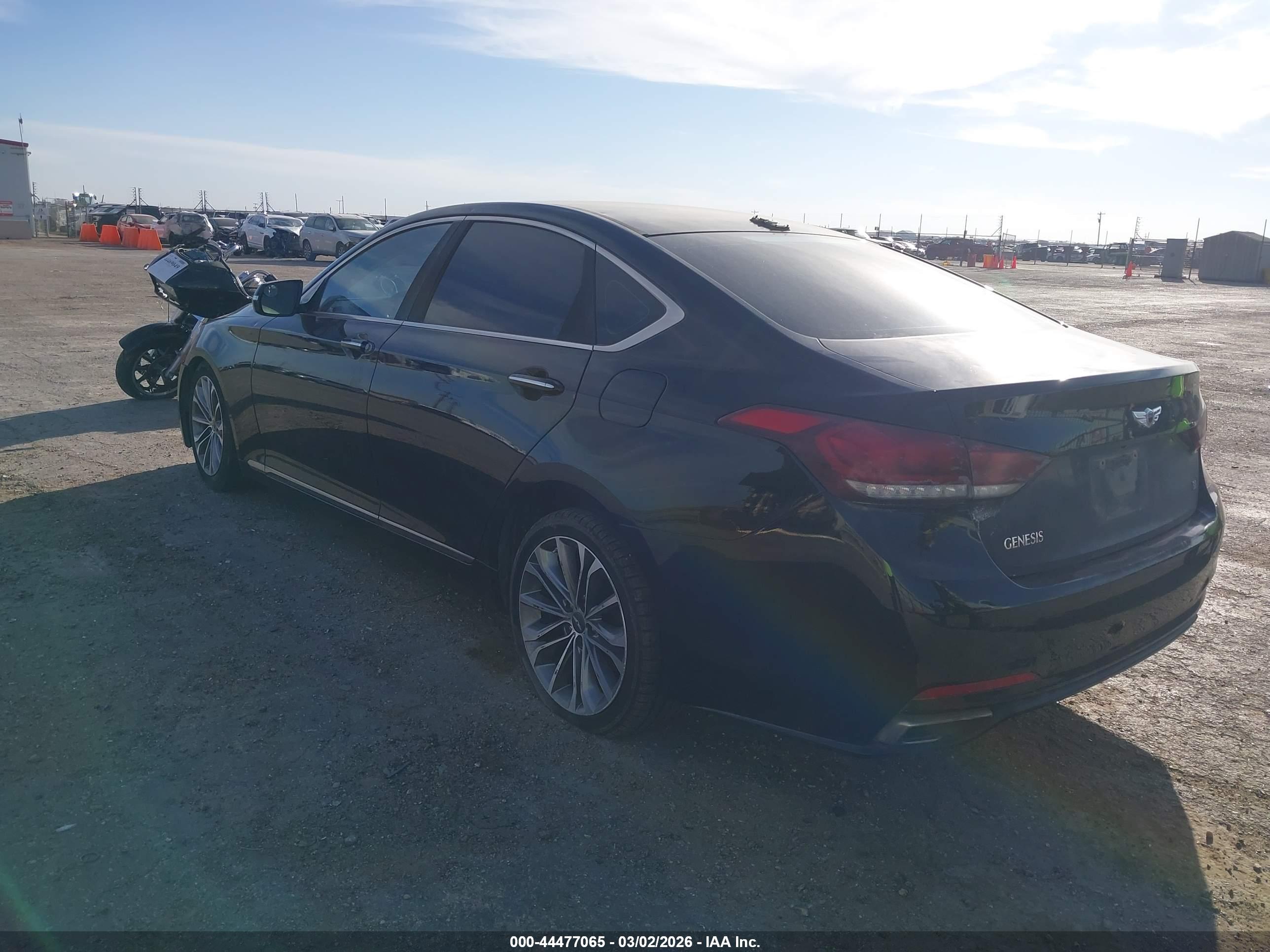 HYUNDAI GENESIS image 3