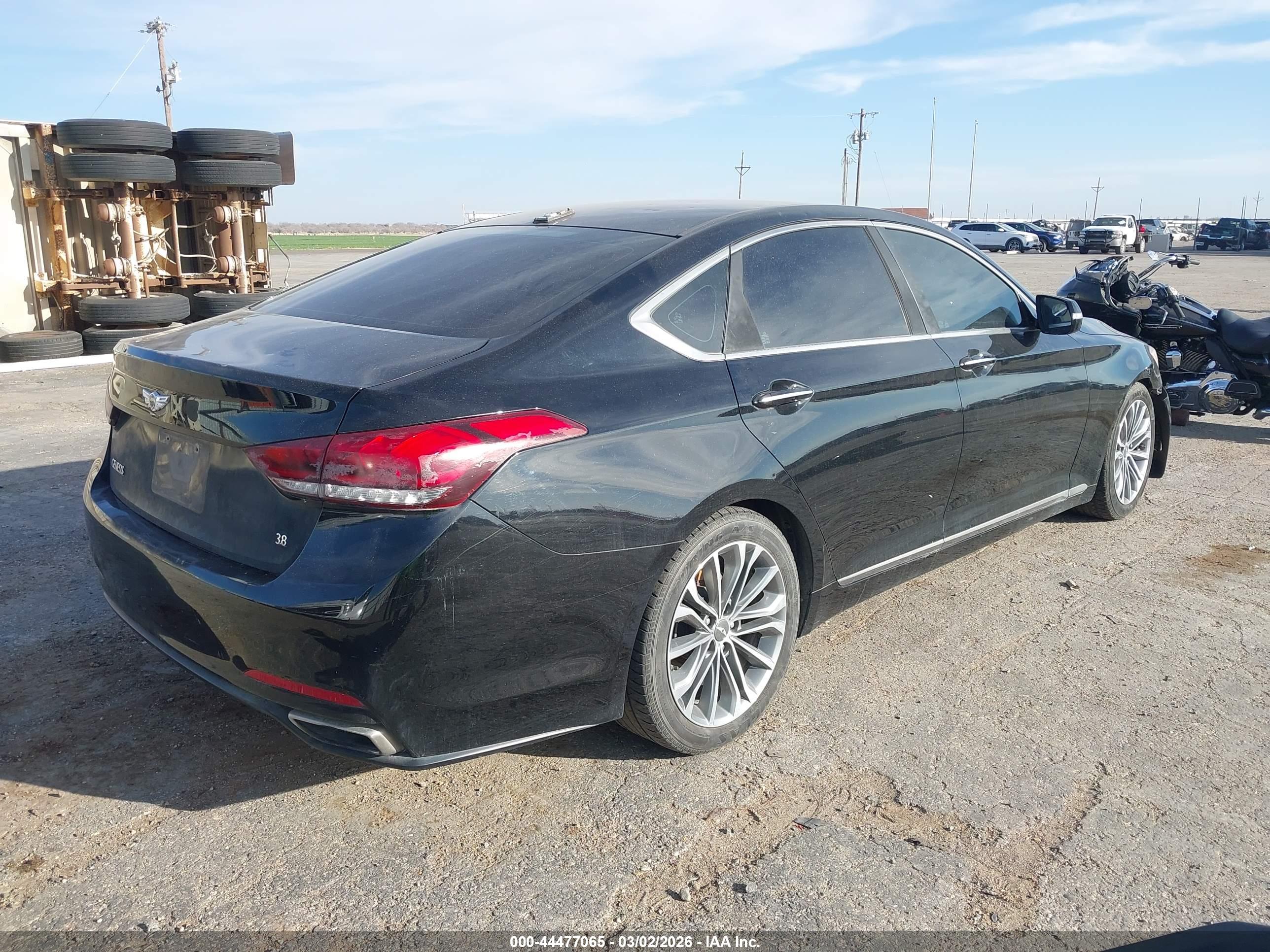 HYUNDAI GENESIS image 4
