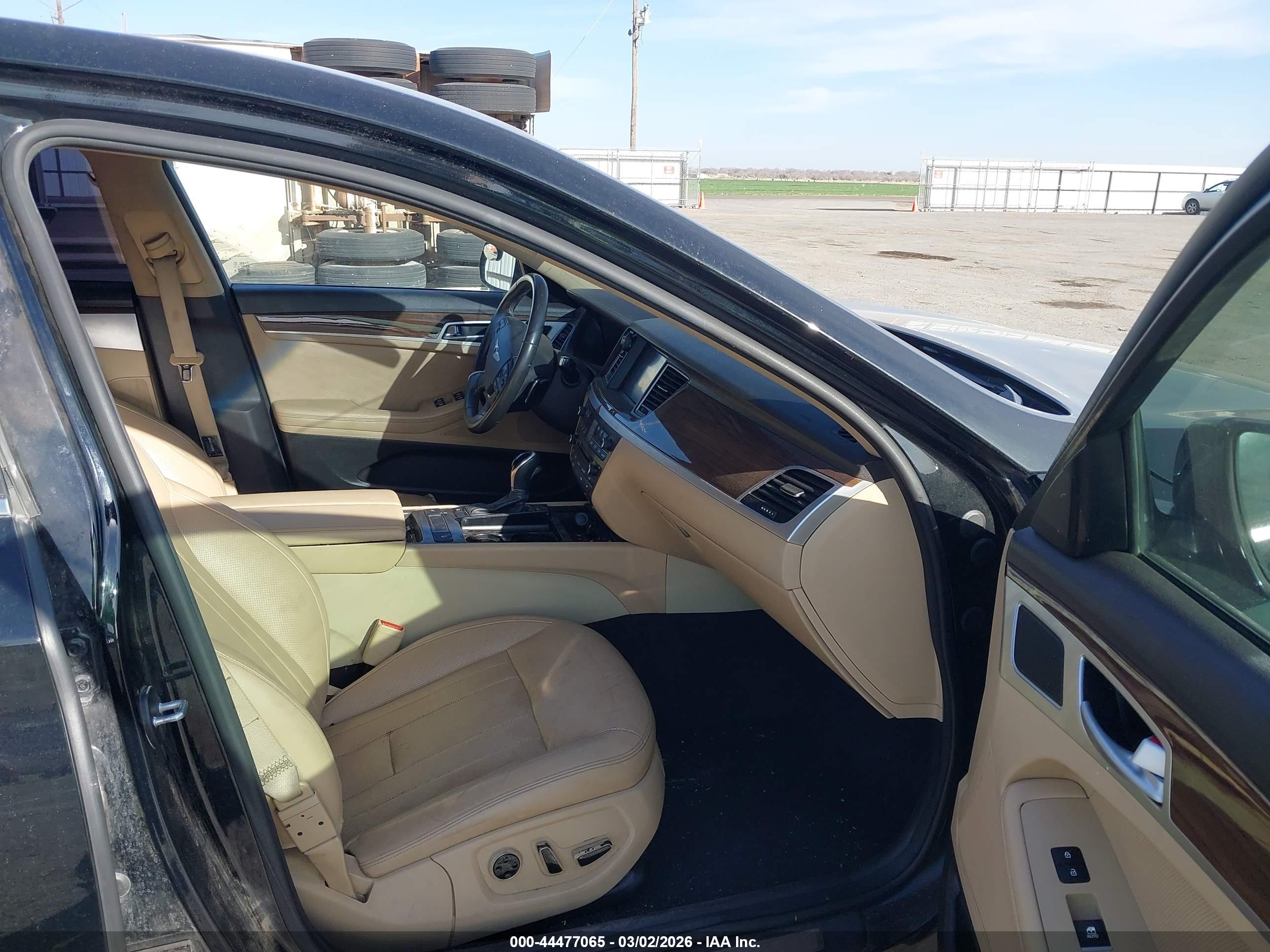 HYUNDAI GENESIS image 5