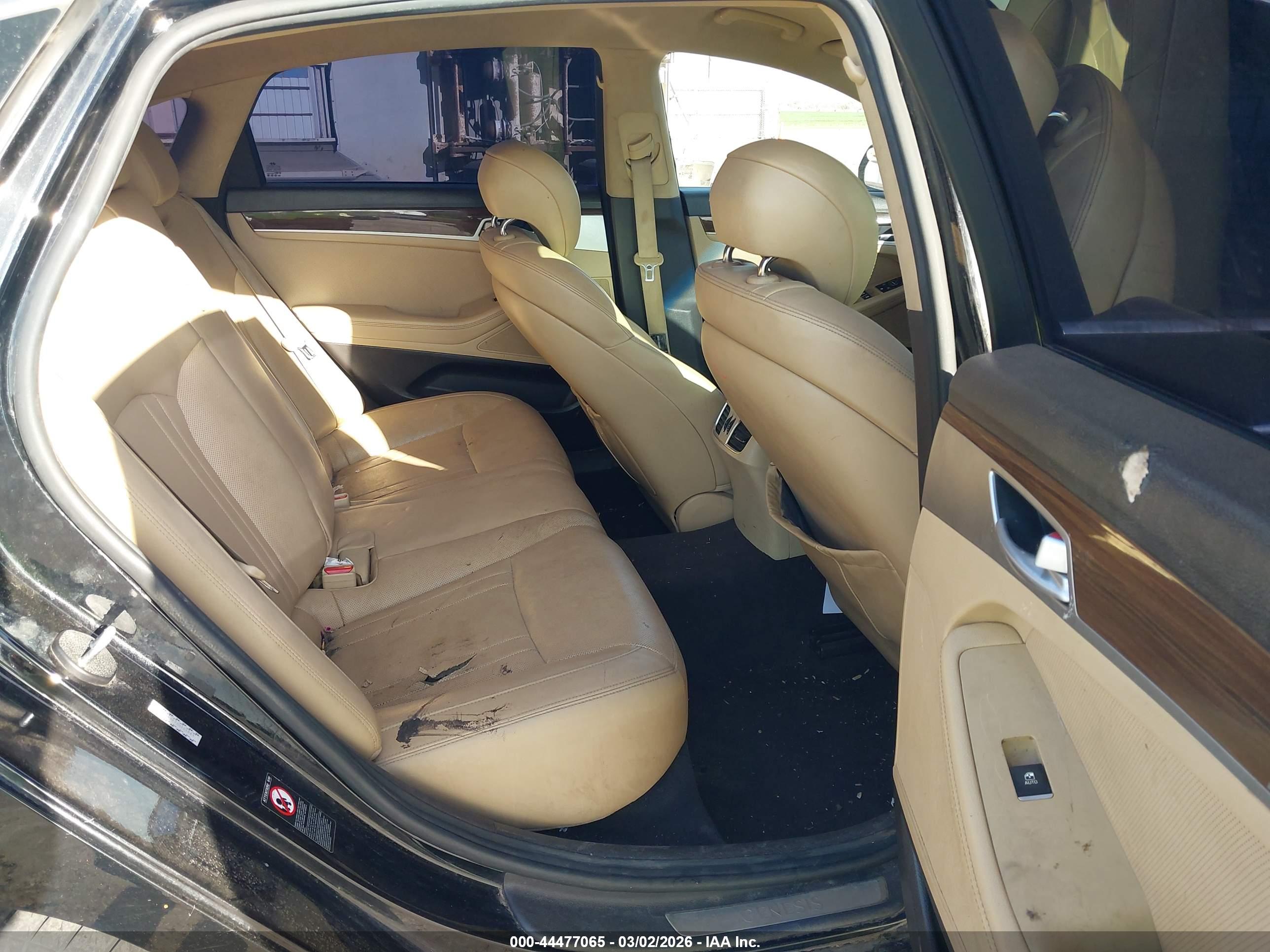 HYUNDAI GENESIS image 8