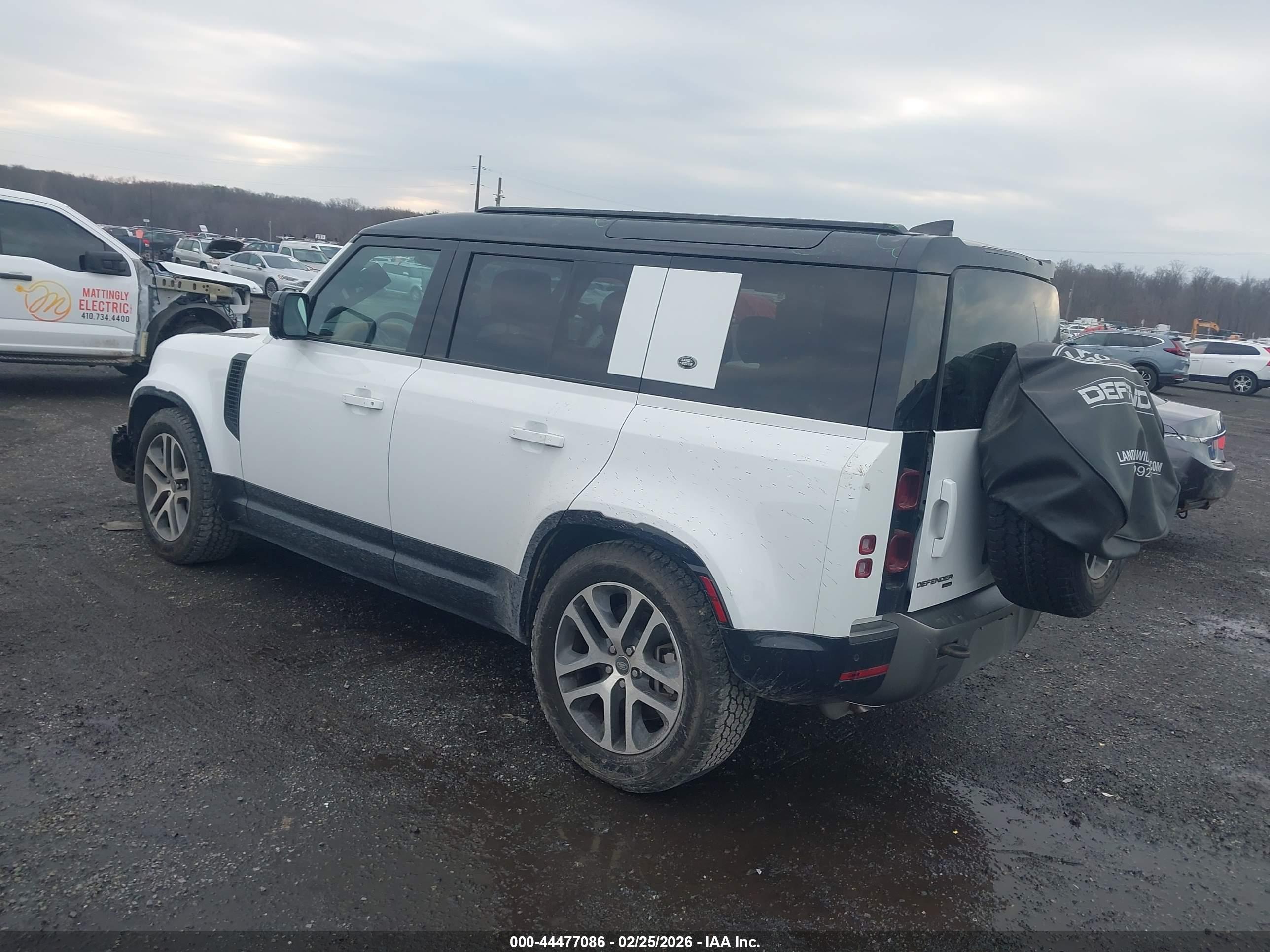 LAND ROVER image 3