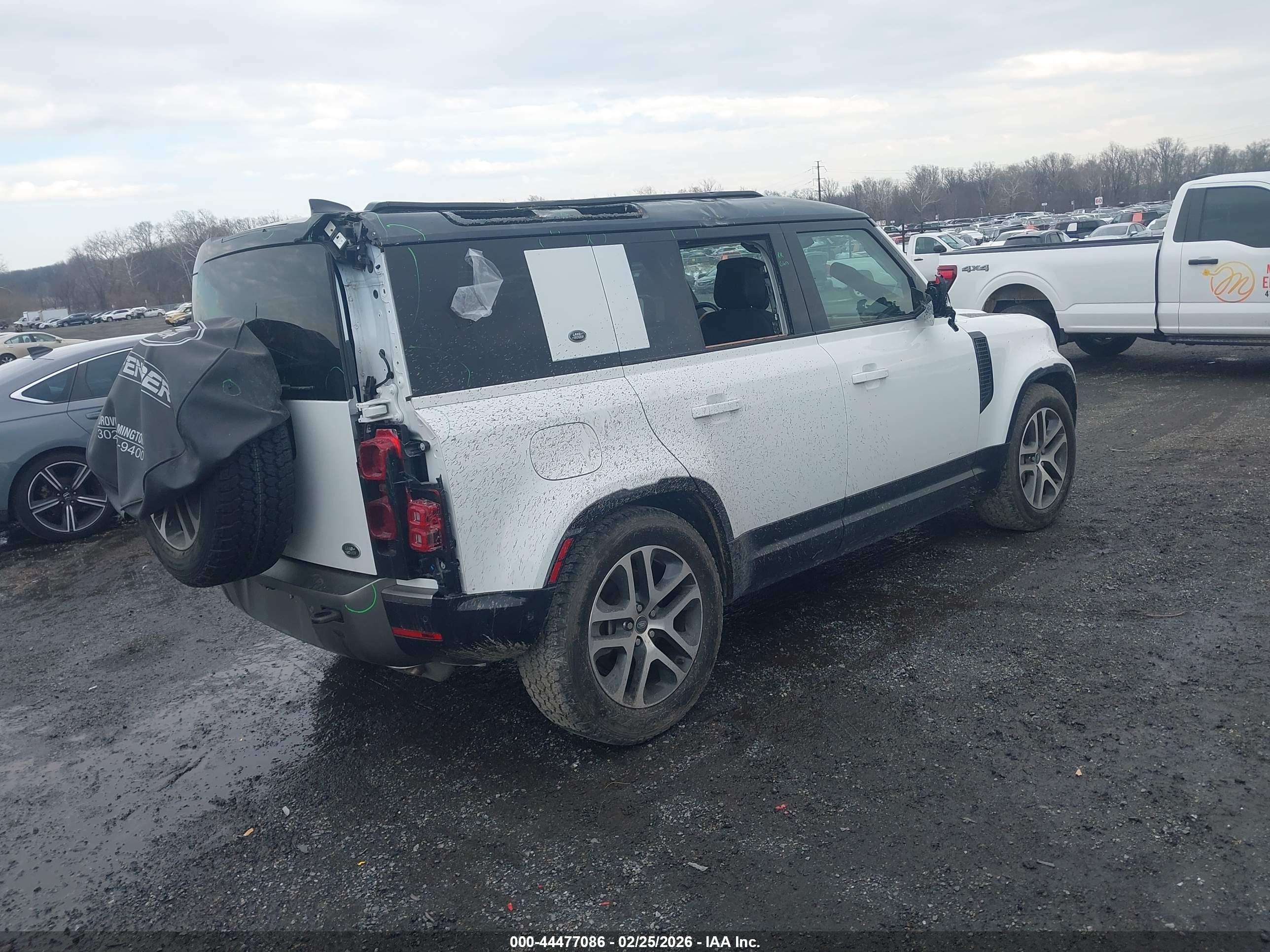 LAND ROVER image 4