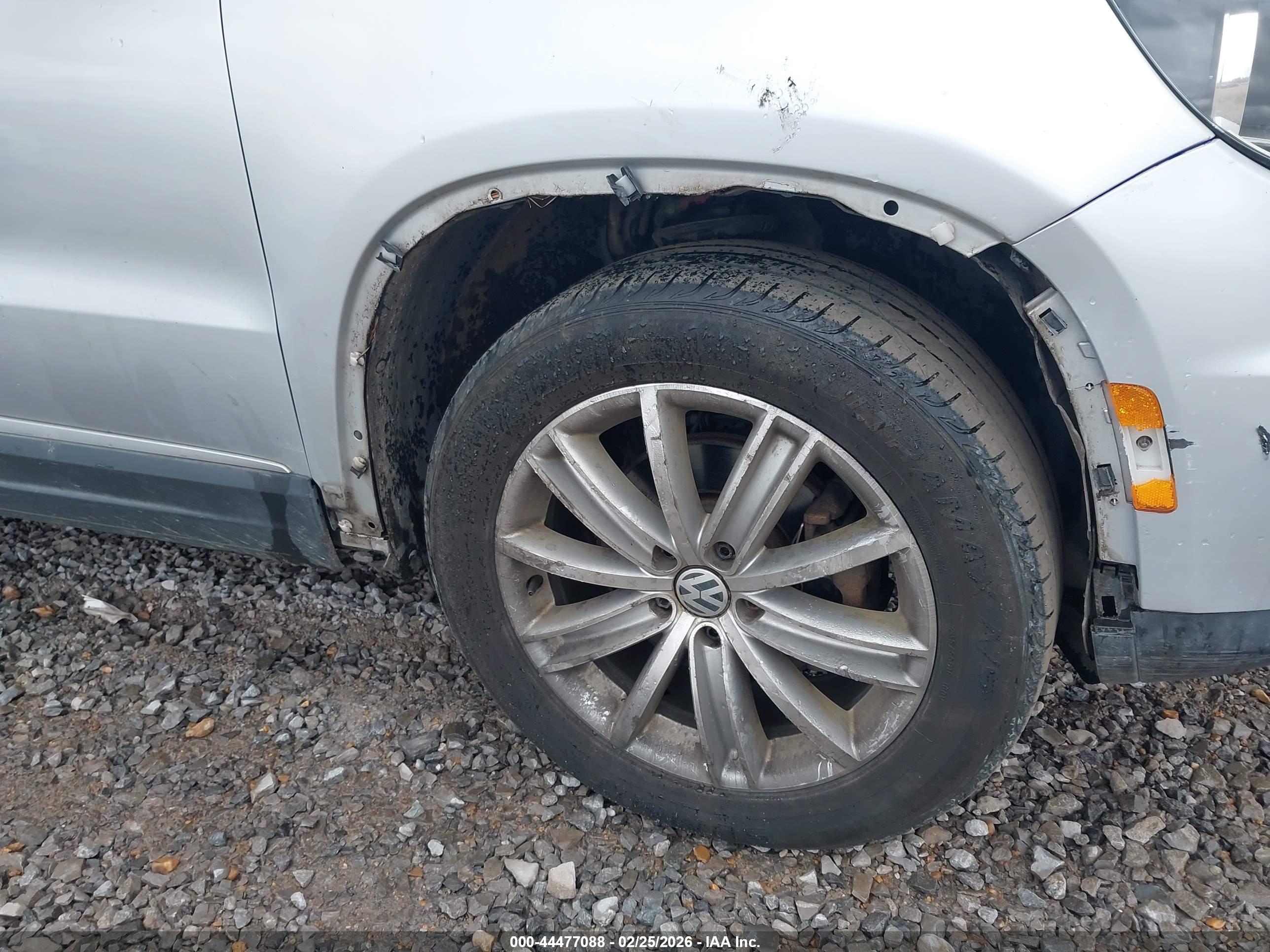 VOLKSWAGEN TIGUAN image 6