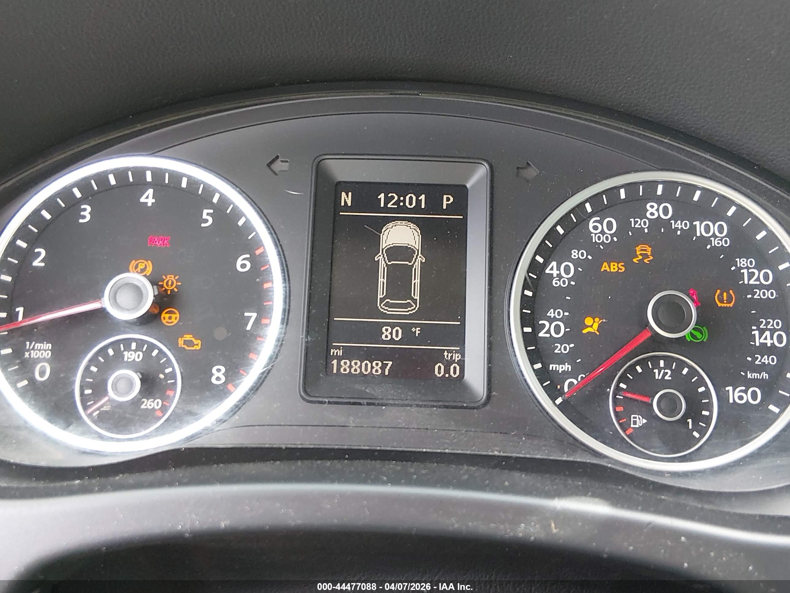 VOLKSWAGEN TIGUAN image 7