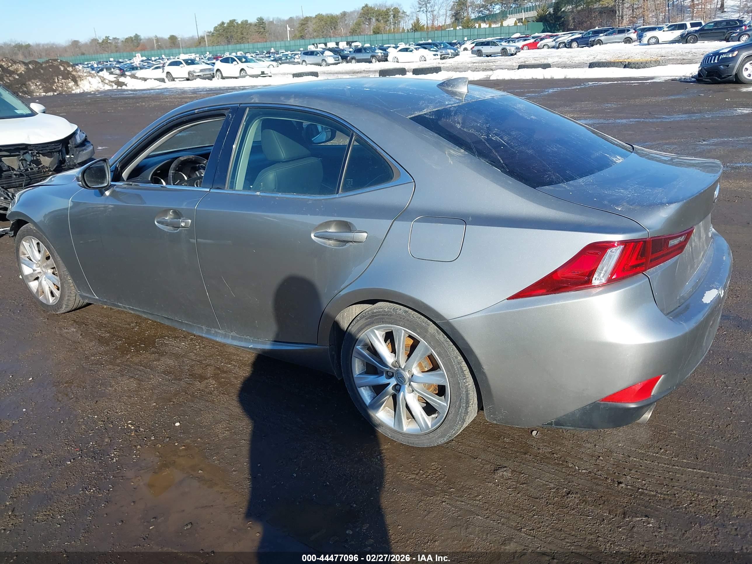 LEXUS IS image 3