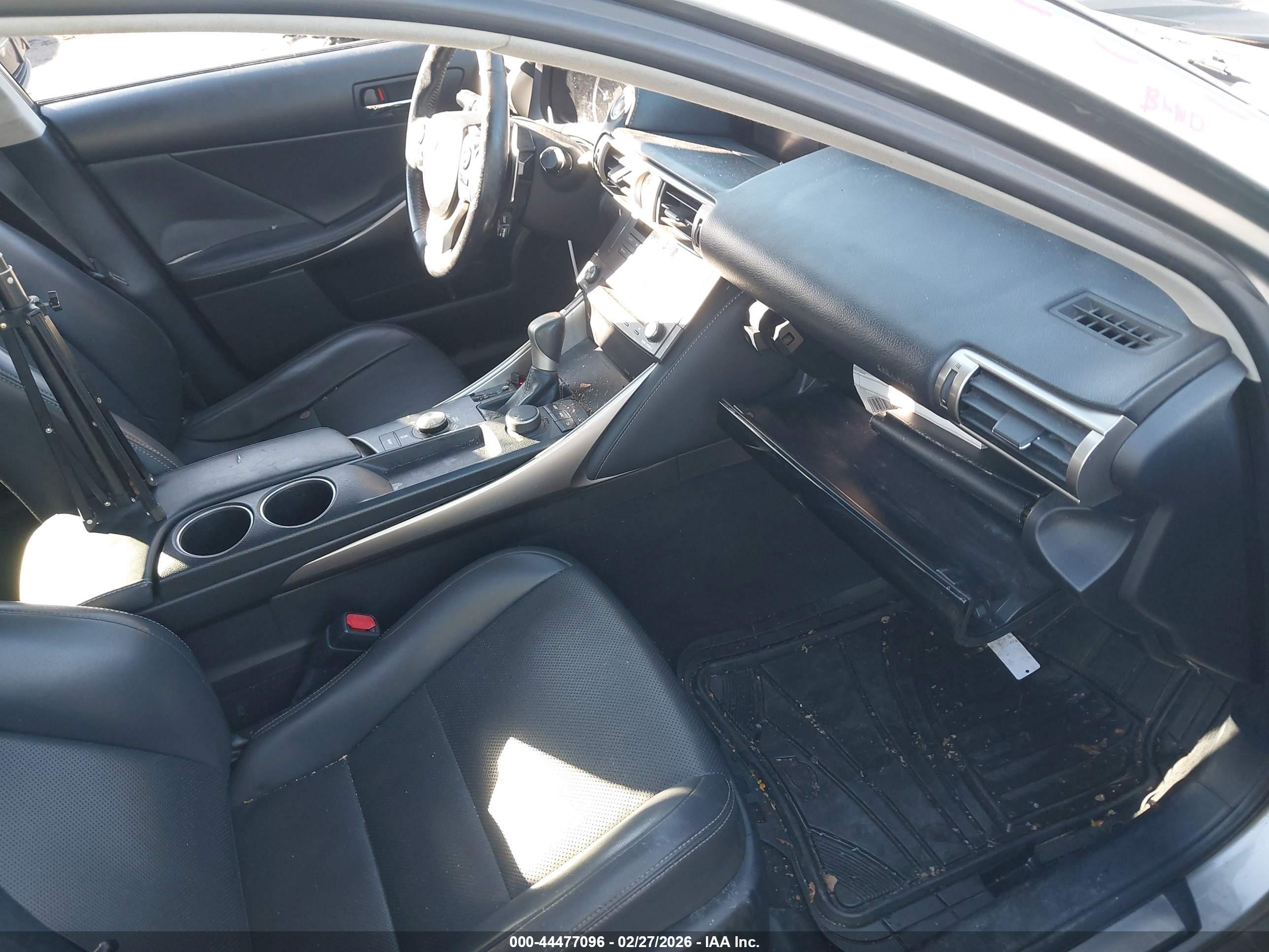 LEXUS IS image 5